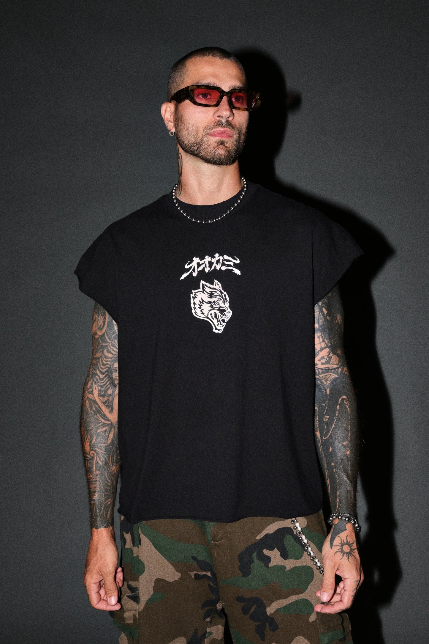 DS-0315 OUR CODE DISTRESSED GRUNGE CUT OFF MID LENGTH RAW HEM TEE IN BLACK