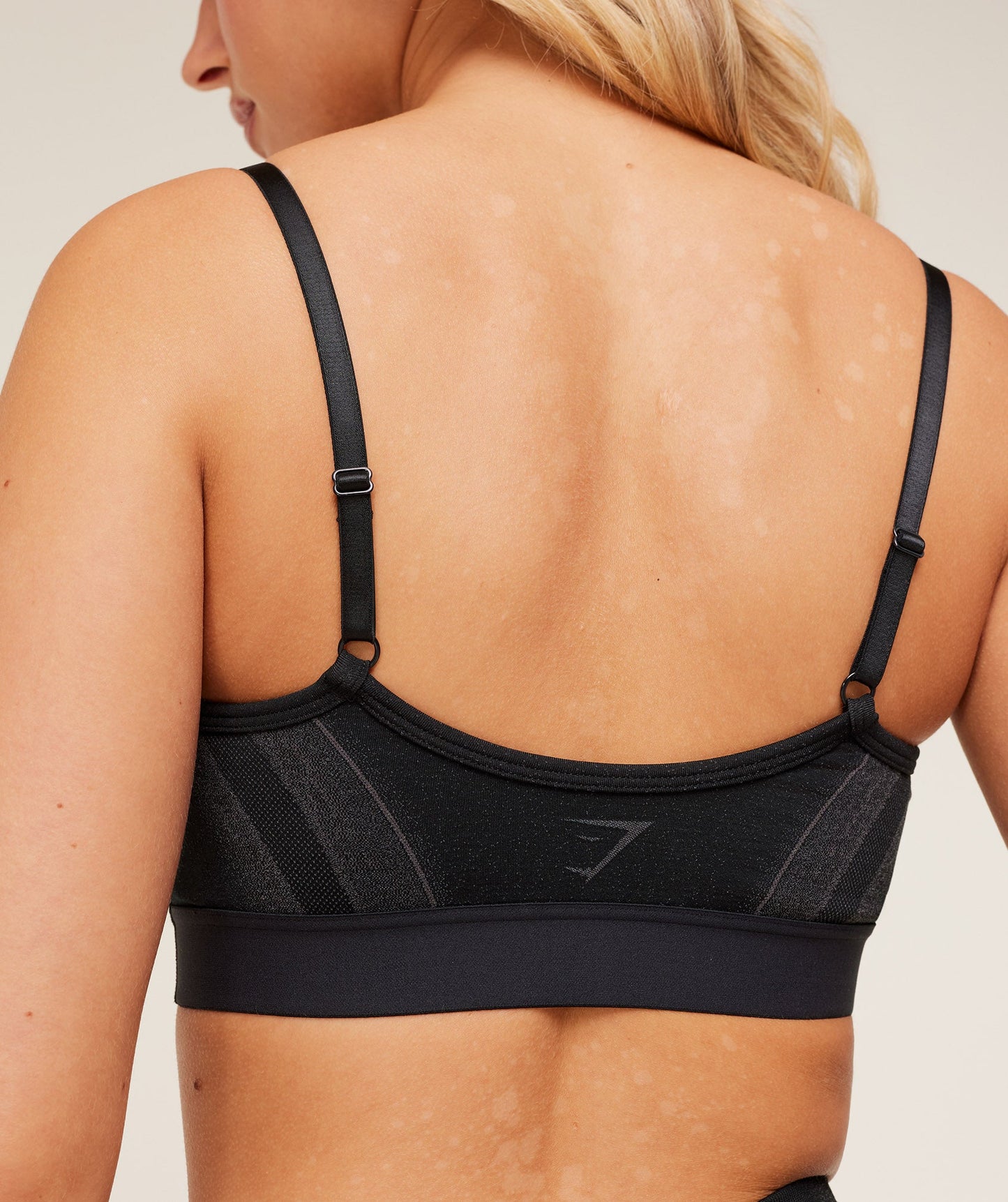 GSW-0121 Charge Seamless Sports Bra - Black/Graphite Grey
