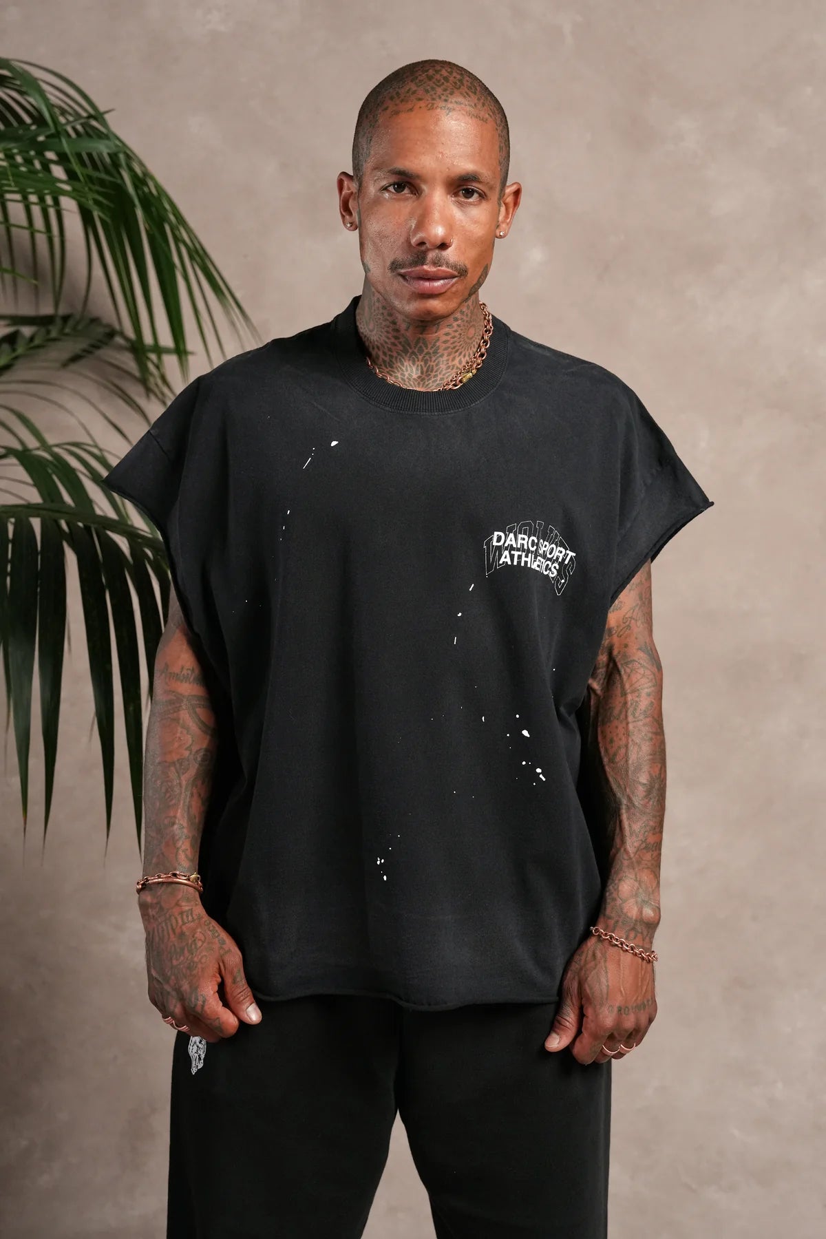 DS-0239 Hot Rod Grunge Cut-Off Mid Length Raw Hem Tee in Black Drift Wash