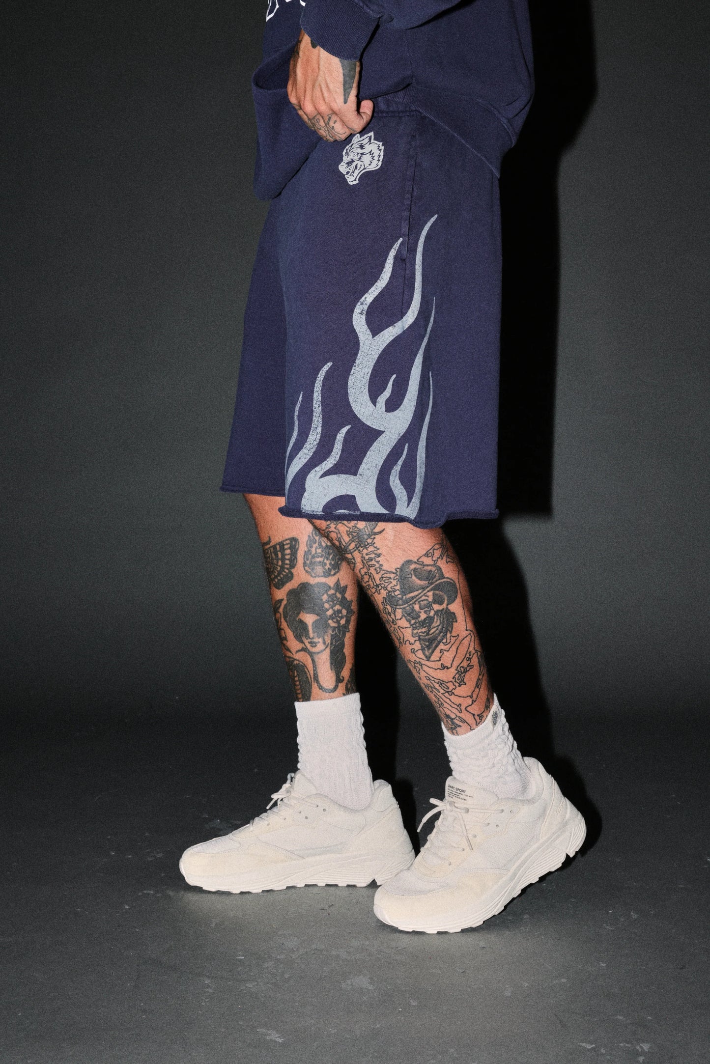 DS-0324 FIGHT OR FLIGHT GRUNGE OVERSIZED RAW HEM POST LOUNGE SWEAT SHORTS IN NAVY