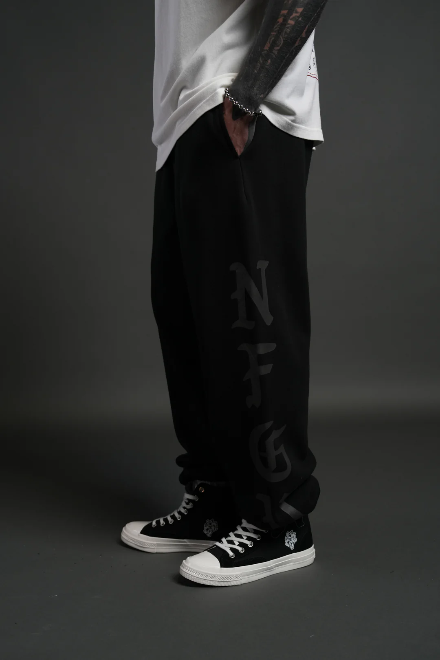 DS-0185 Stone Code Lightweight Lounger Sweatpants in Black