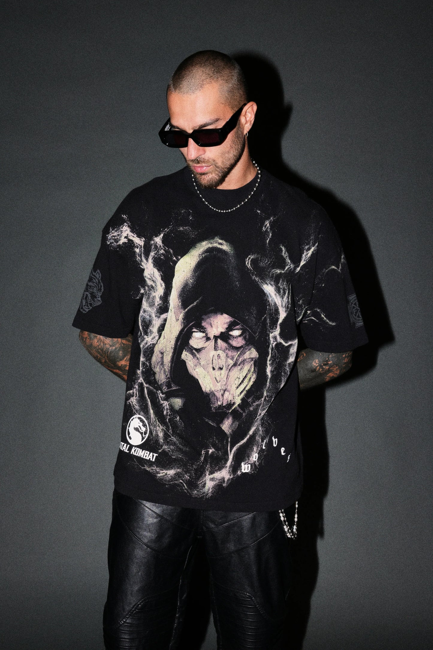 DS-0319 SCORPION FIRE PREMIUM OVERSIZED TEE IN BLACK