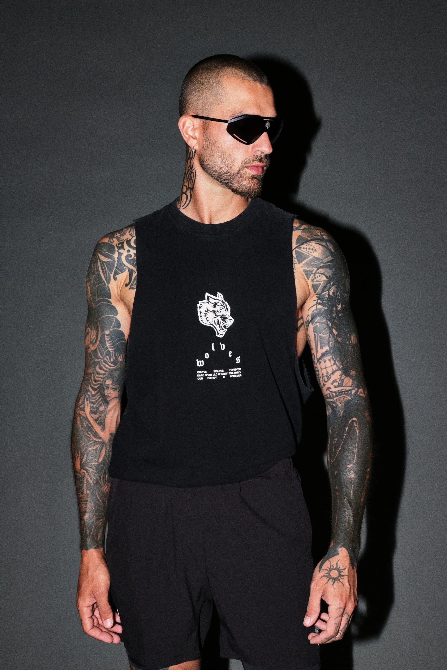 DS-0316 HALF MASK TOMMY MUSCLE TEE IN BLACK