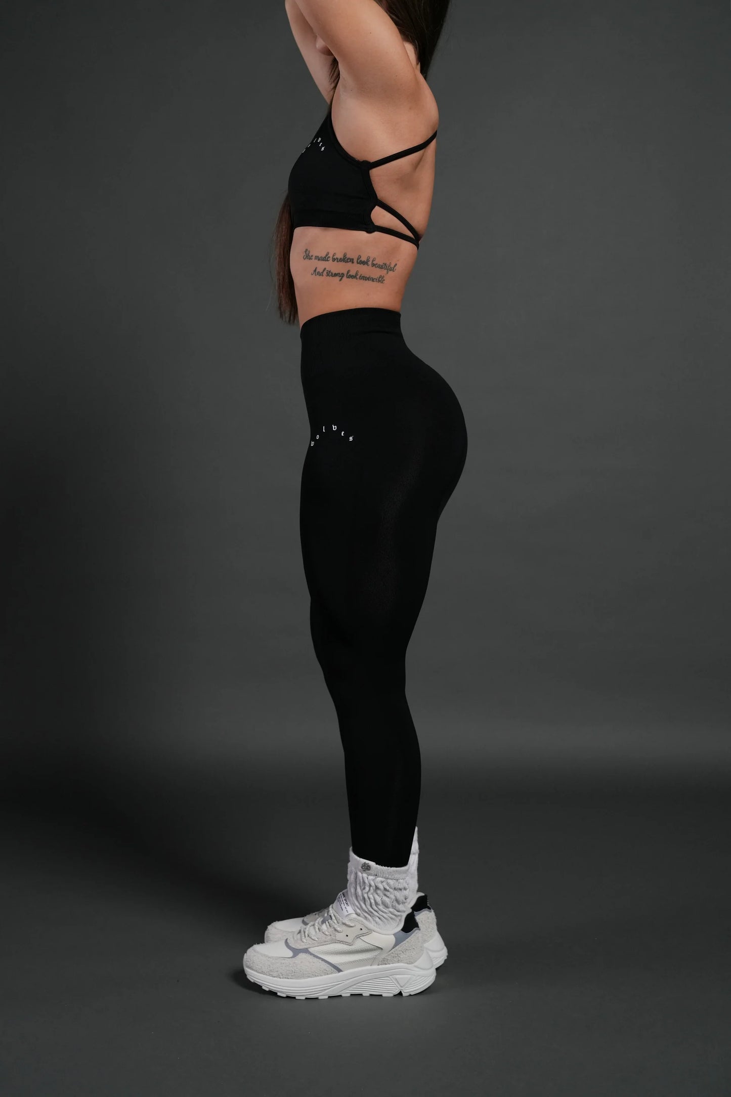 DSHE-0042 Wolves Pyramid “Skylar” Soft Seamless Leggings in Black