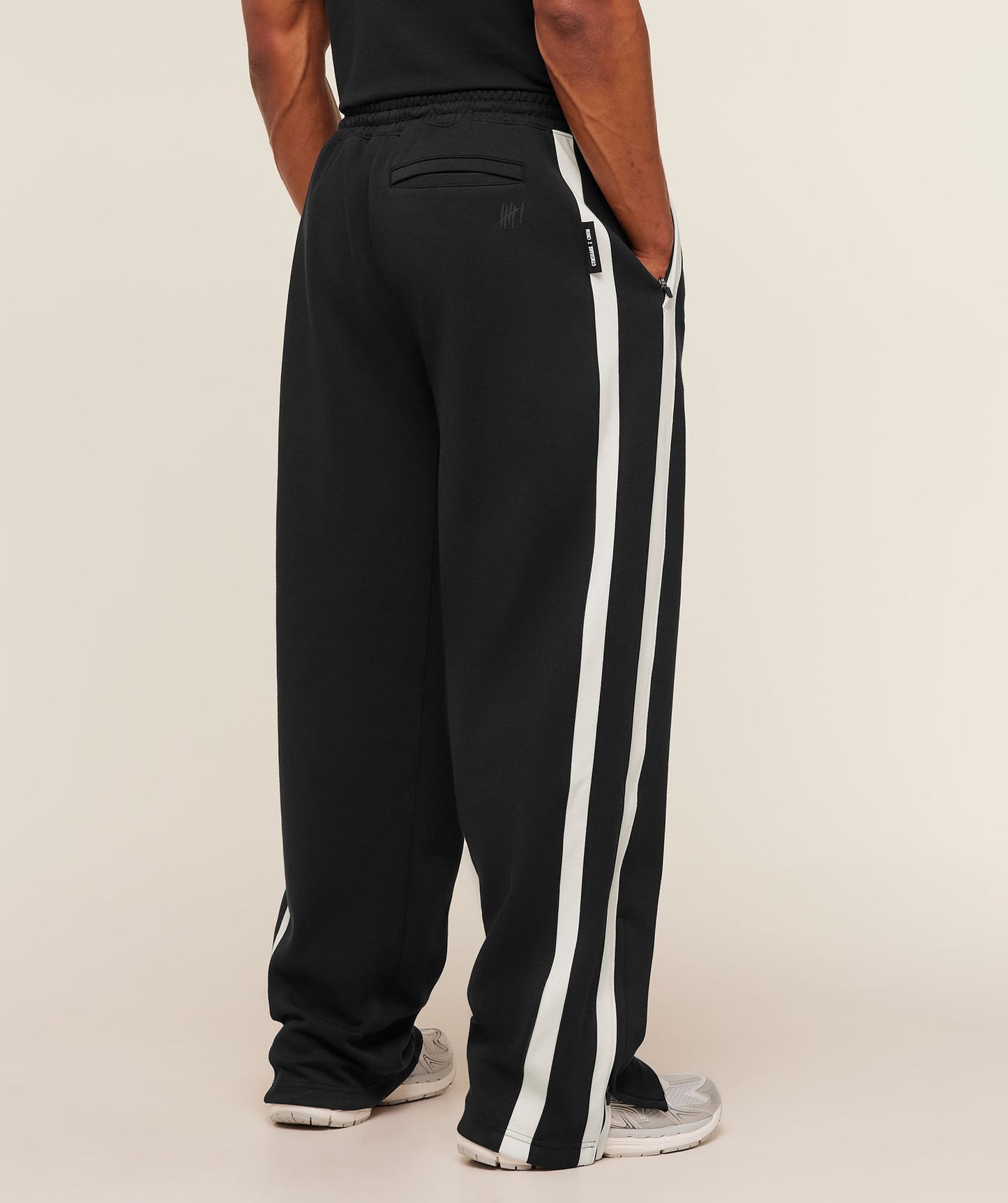 GS-0102 Gymshark x CBUM Straight Leg Jogger - Black