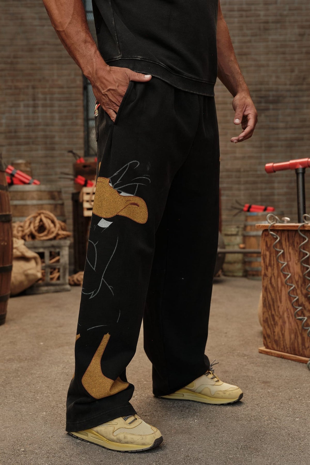 2169 - Looney Tunes Character Sweats - Daffy S