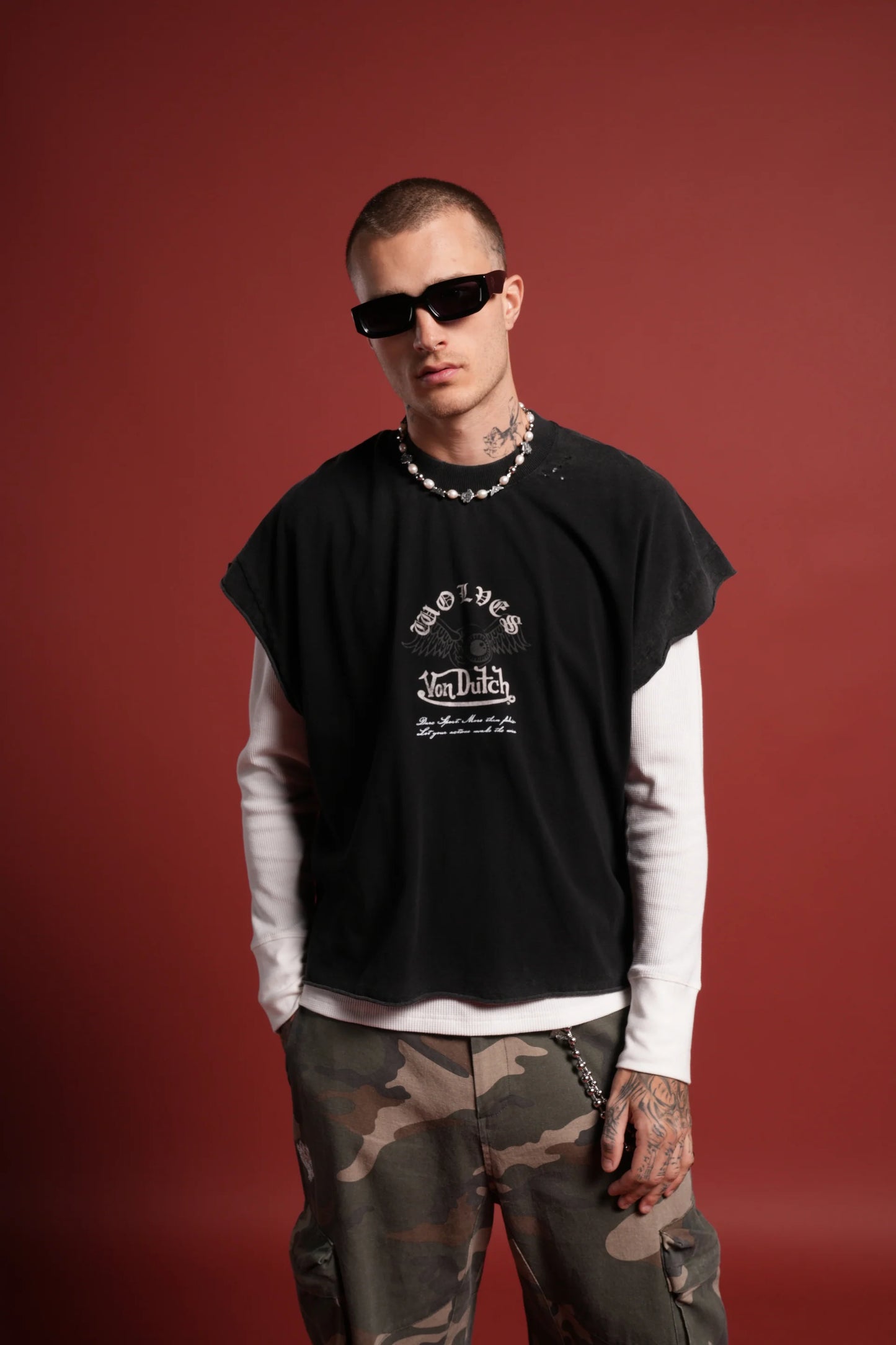 DS/VD-0079 DSVD NFGU Distressed Grunge Cut-Off Mid-Length Raw Hem Tee in Black