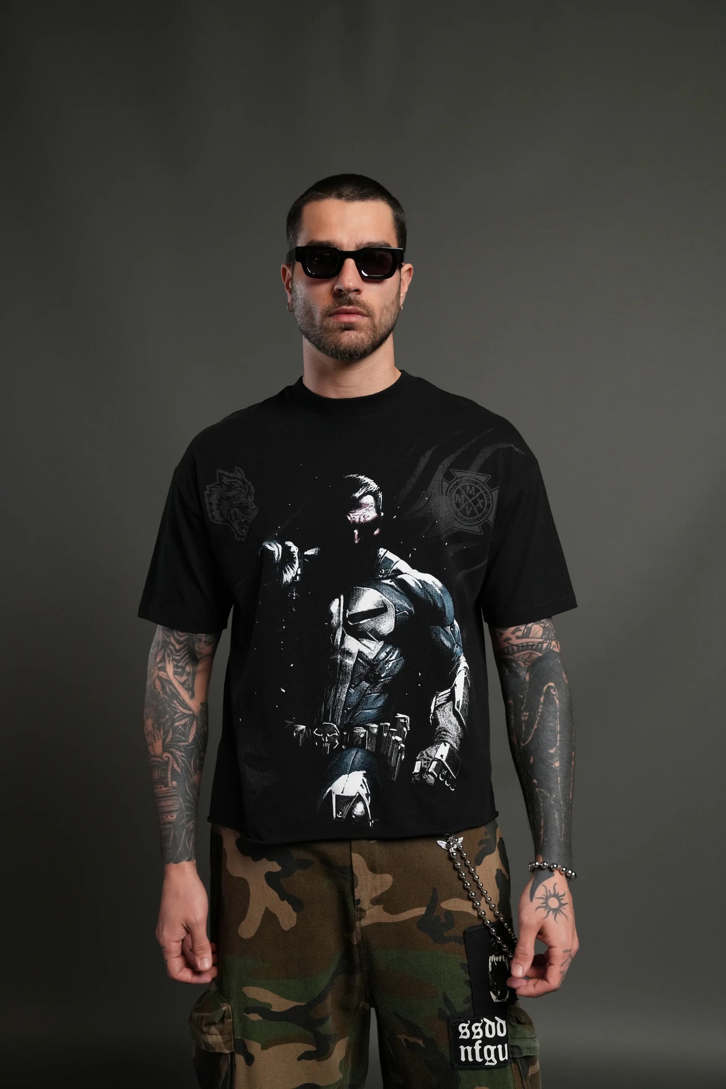DS-0276 Punisher Grunge Mid-Length Raw Hem Tee in Black