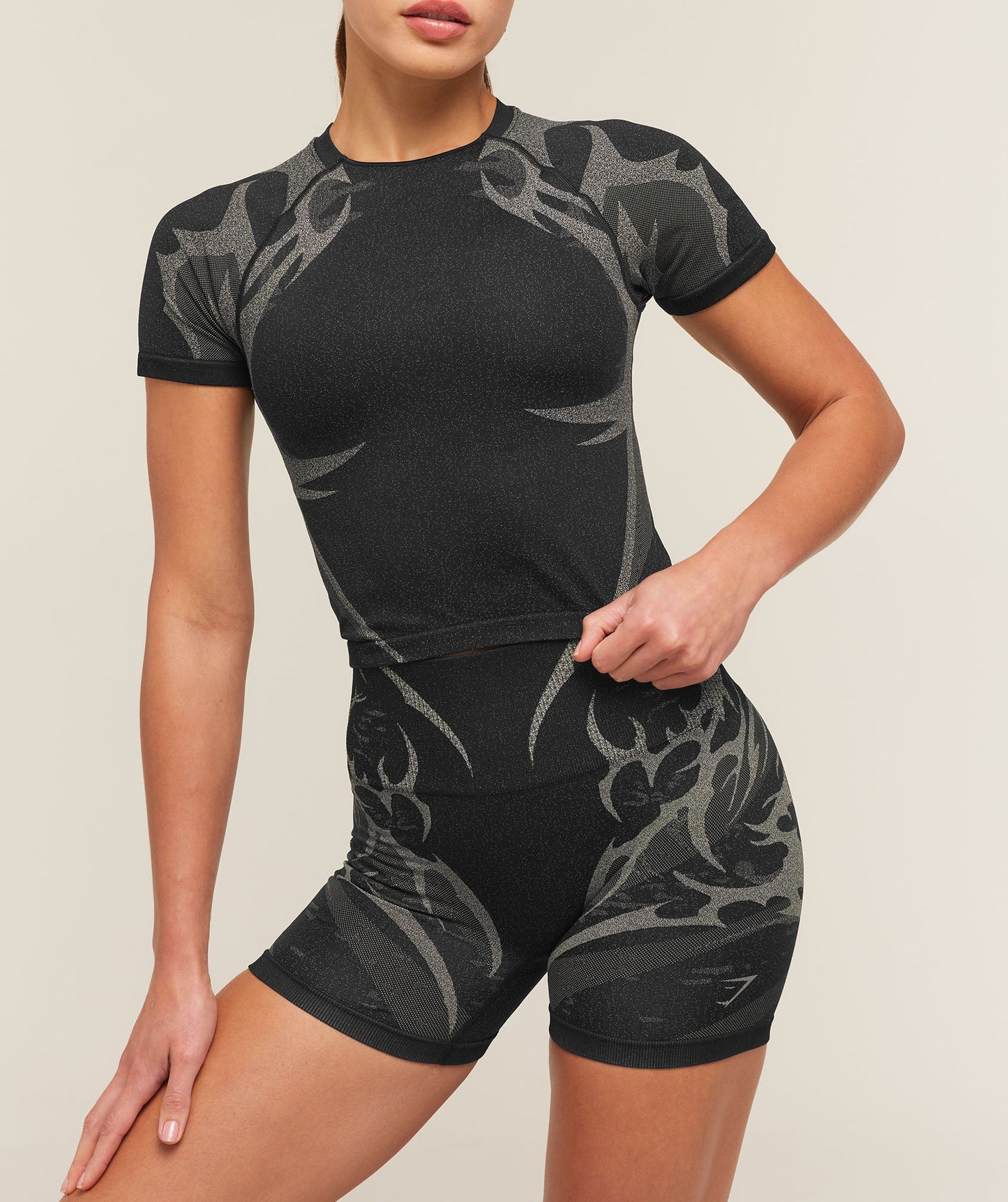 GSW-0142 Storm Seamless Short Sleeve Top - Black/Tinted White