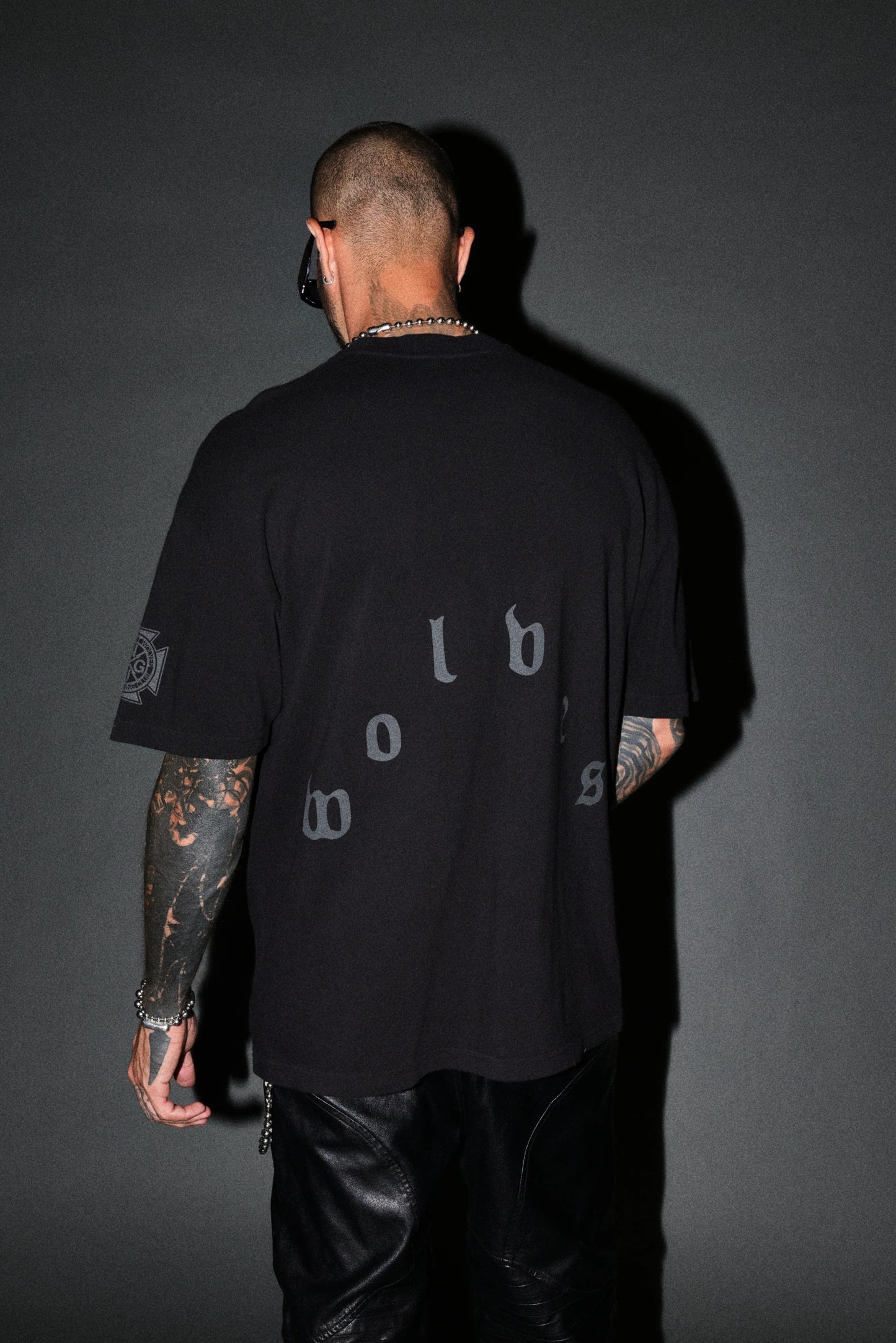 DS-0319 SCORPION FIRE PREMIUM OVERSIZED TEE IN BLACK