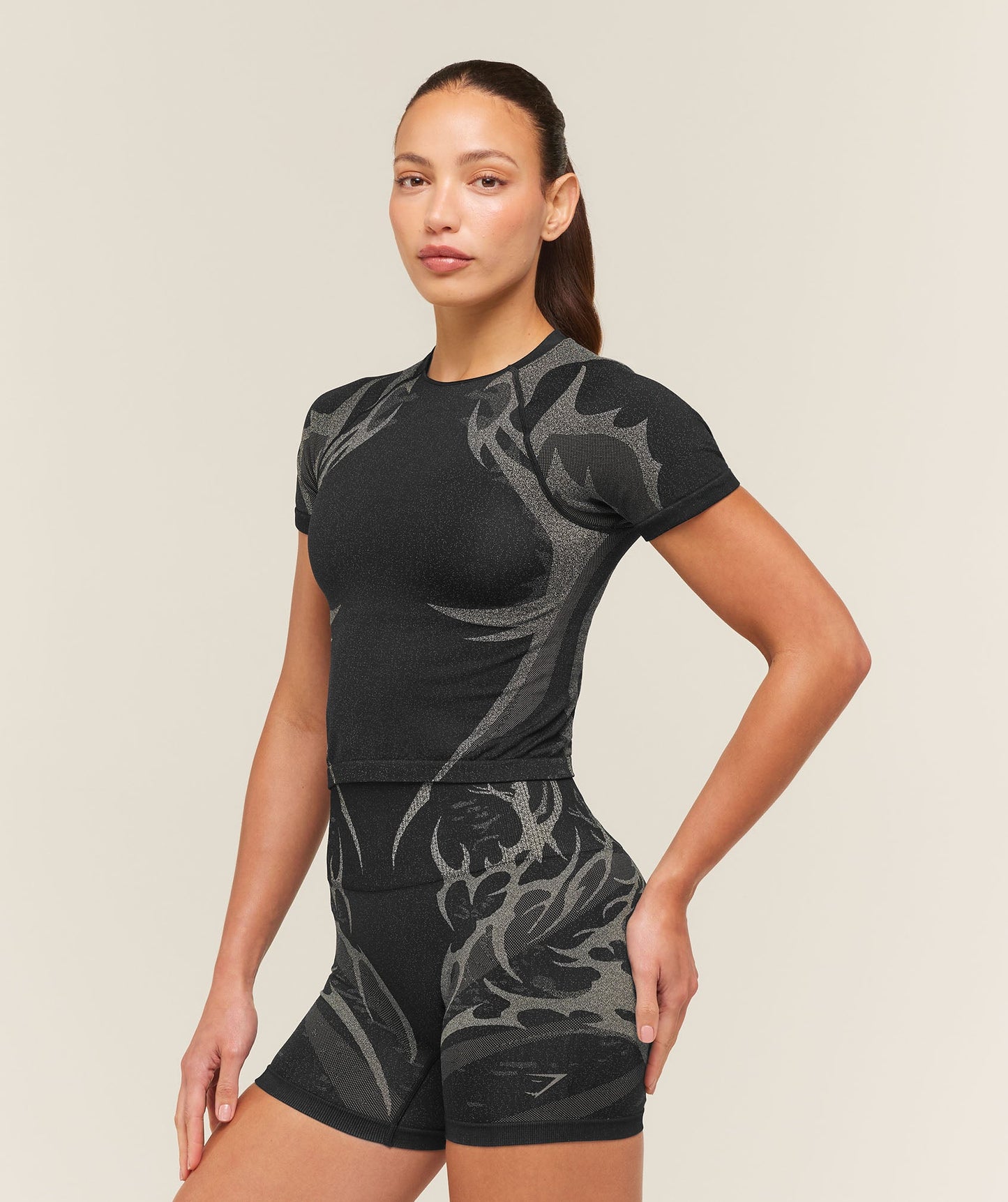 GSW-0142 Storm Seamless Short Sleeve Top - Black/Tinted White