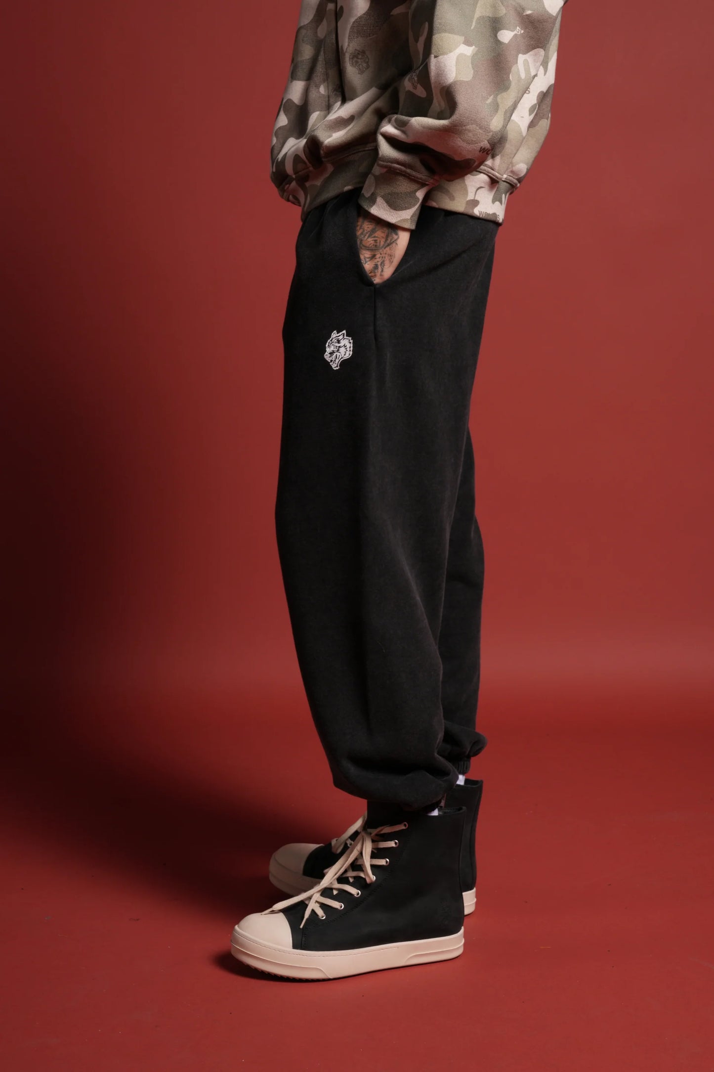 DS/VD-0084 Dual Wolf Unisex Lounger Sweat Pants in Black
