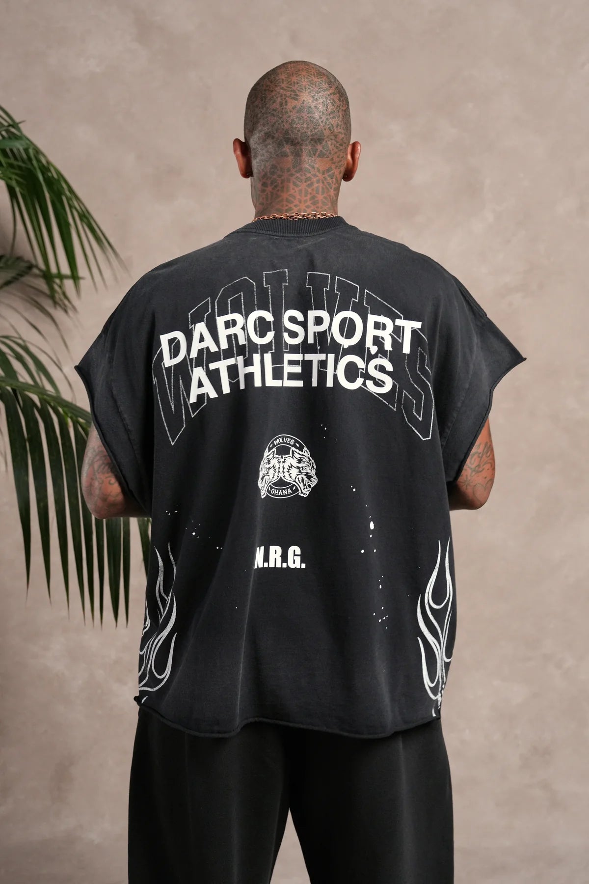 DS-0239 Hot Rod Grunge Cut-Off Mid Length Raw Hem Tee in Black Drift Wash