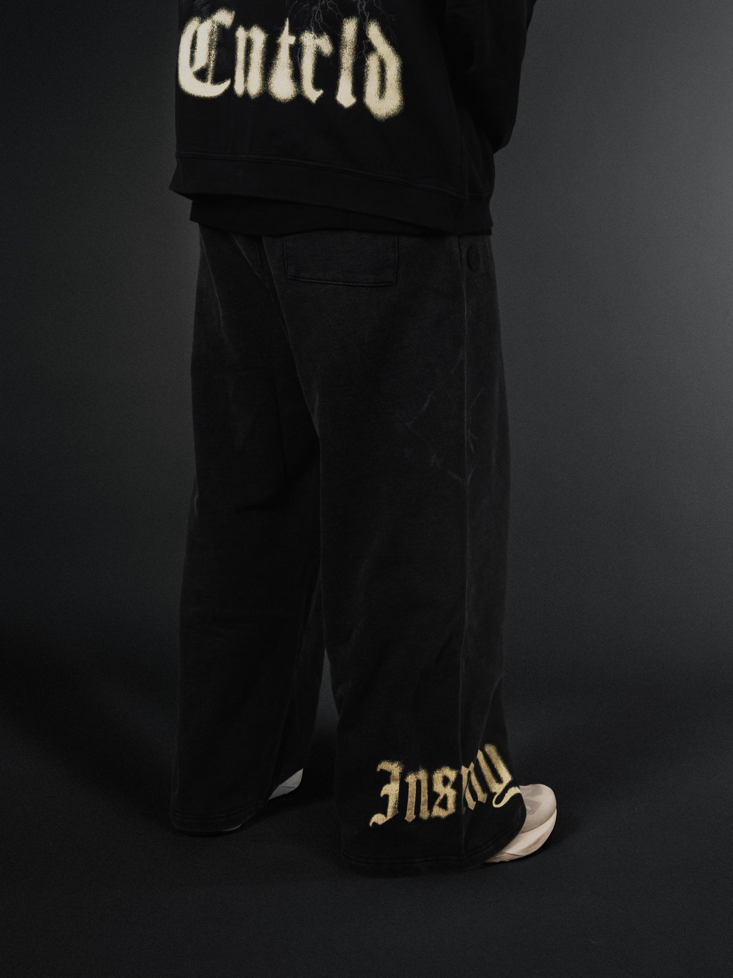 SMOKE WIDE LEG SWEATS BLACK - Controlled