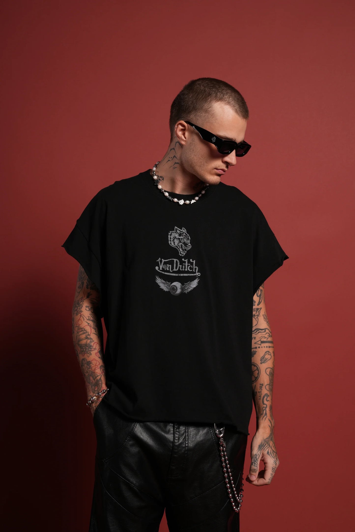 DS/VD-0080 Take-Off Grunge Cut-Off Mid-Length Raw Hem Tee in Black