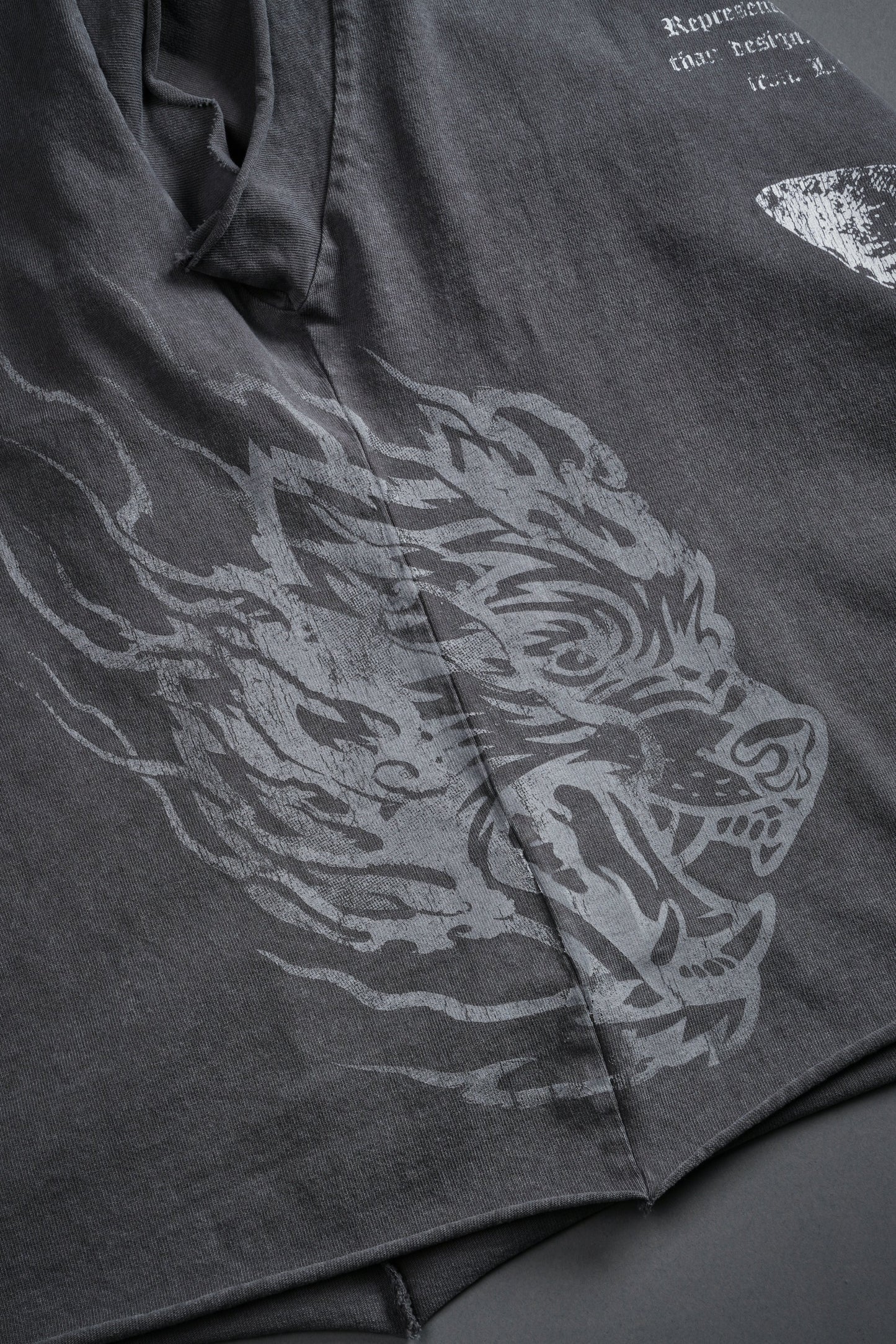 DS-0181 Death’s-Head Grunge Cut-Off Mid Length Raw Hem Tee in Slate Gray