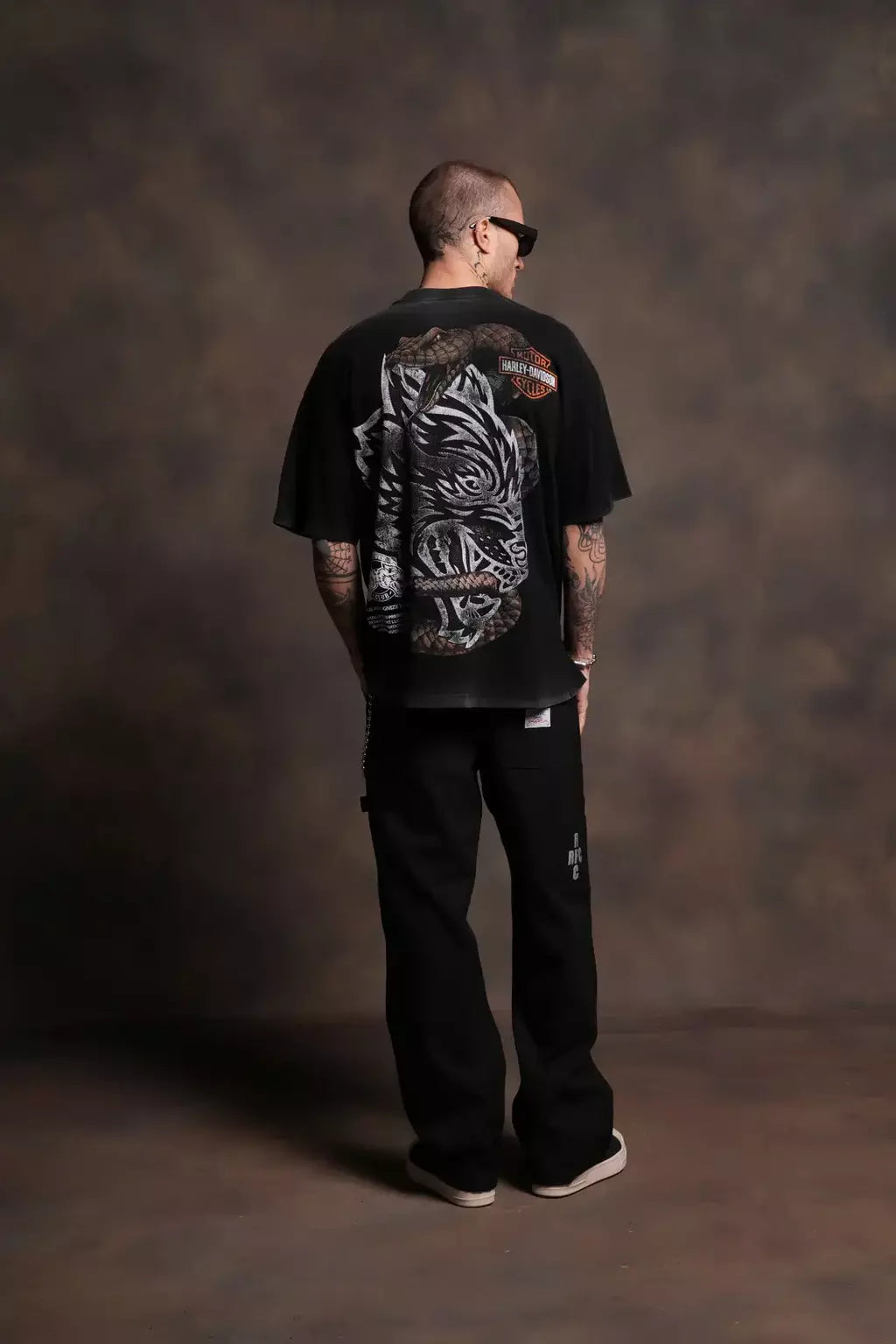 DS/HAR-0057 The Snake & The Wolf “Premium” Oversized Tee in Black