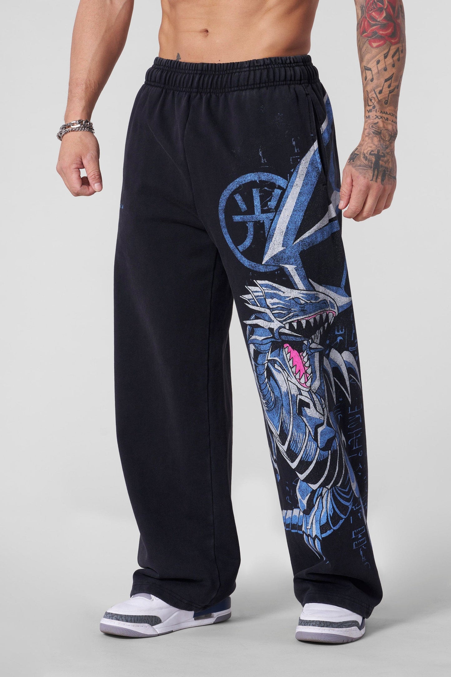 2004 - Yu-Gi-Oh! ® Sweats - Winged Blue Eyes