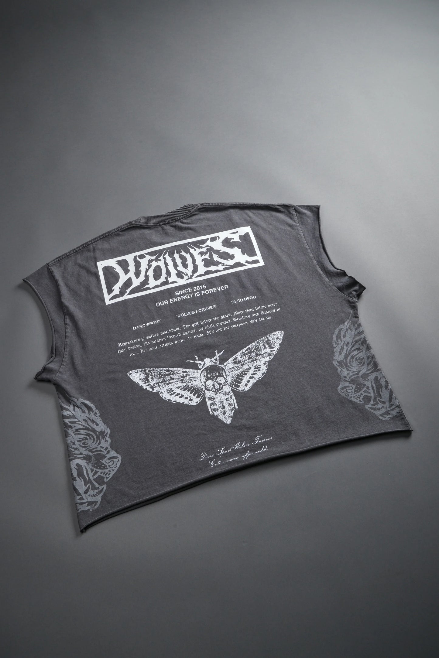 DS-0181 Death’s-Head Grunge Cut-Off Mid Length Raw Hem Tee in Slate Gray