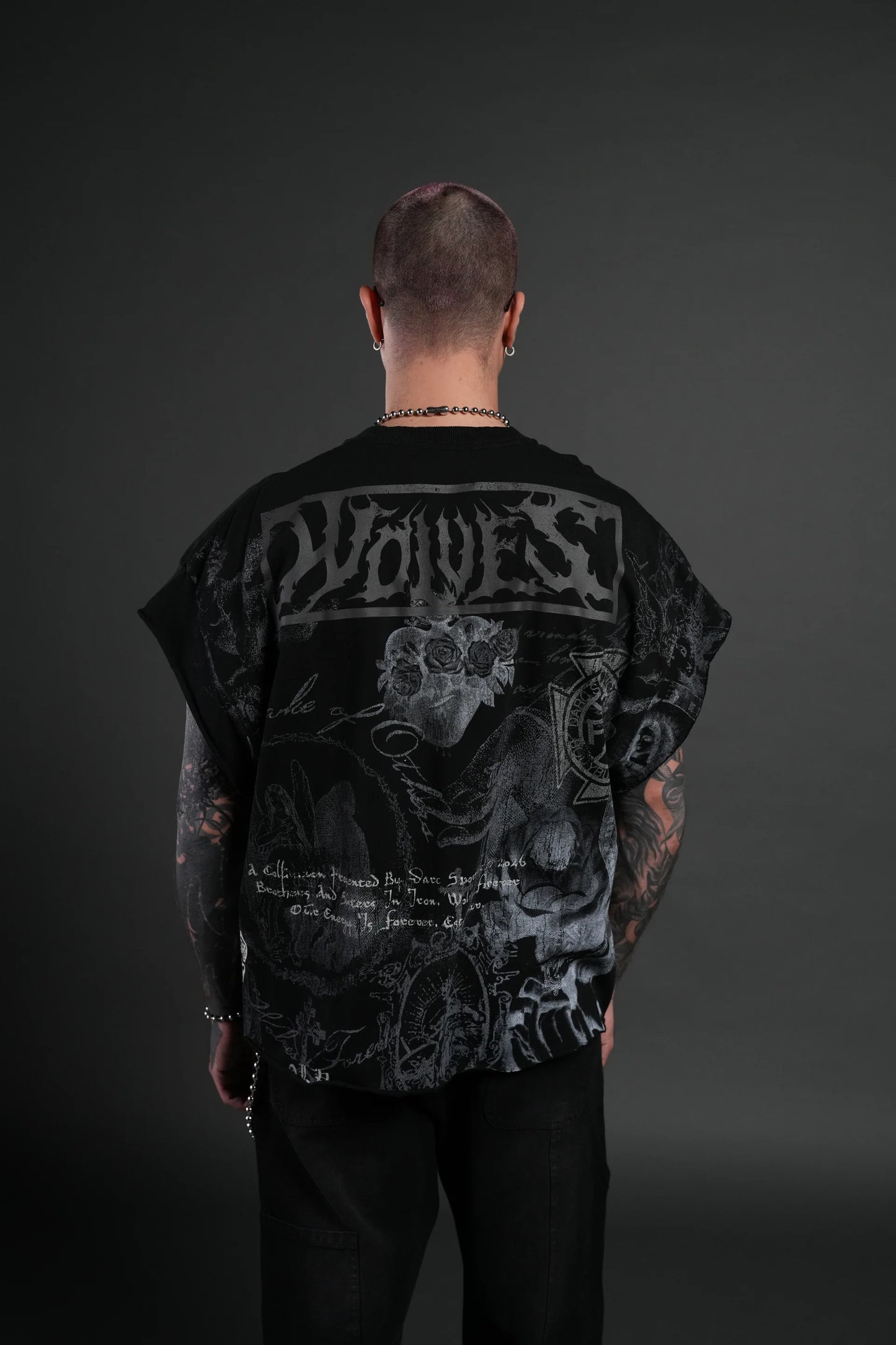 DS-0098 Heart of Thorns Distressed Grunge Cut-Off Mid-Length Raw Hem Tee in Black