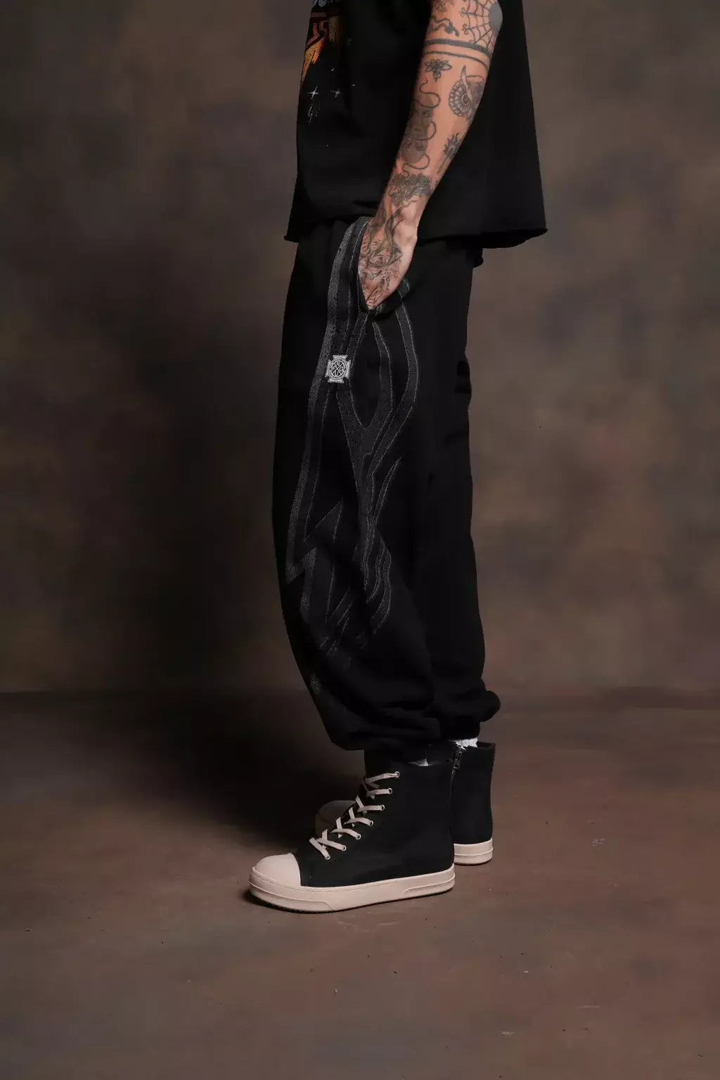 DS/HAR-0070 Real Recognize Real Unisex Lounger Sweatpants in Black Drift Wash