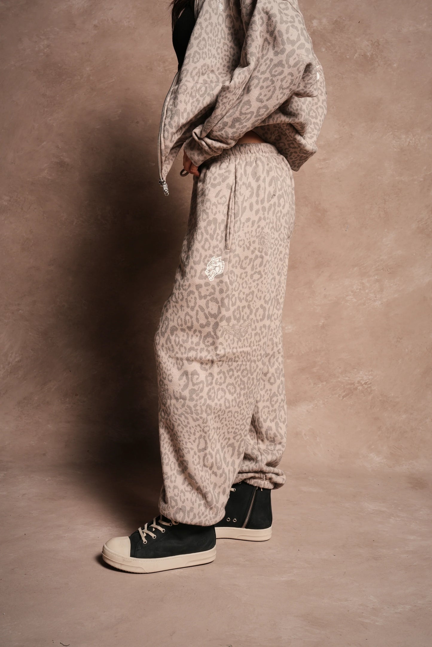 DSHE-0080 DUAL PREMIUM LOUNGER SWEATPANTS IN CLAY LEOPARD