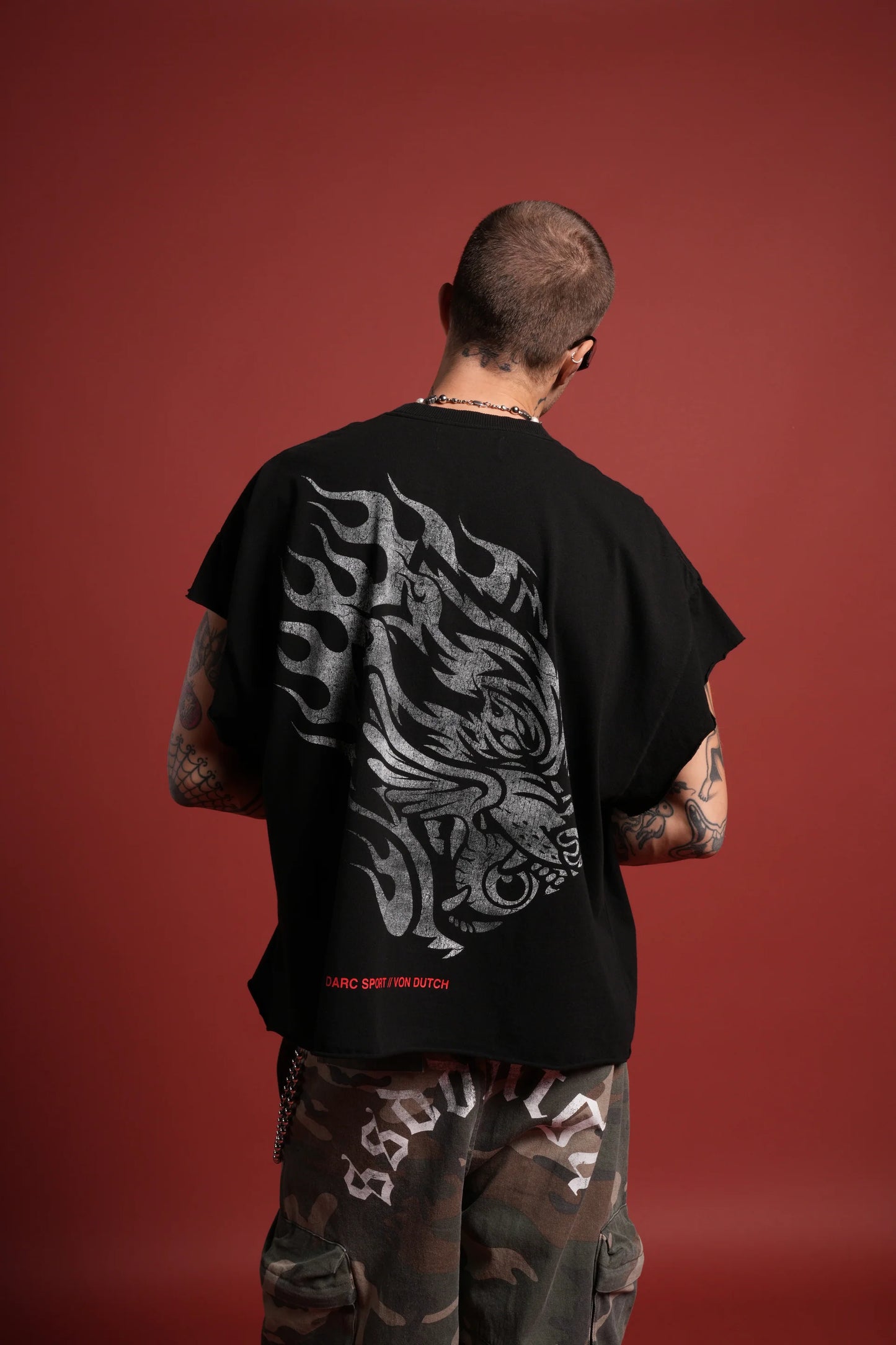 DS/VD-0081 Von Darc Grunge Cut-Off Mid-Length Raw Hem Tee in Black