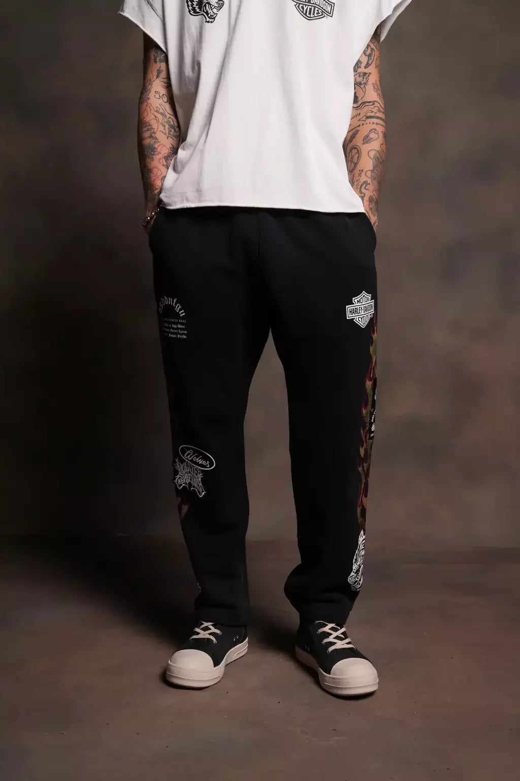 DS/HAR-0069 Harley-Davidson Wolves Bigelow Cargo Sweatpants in Black Drift Wash