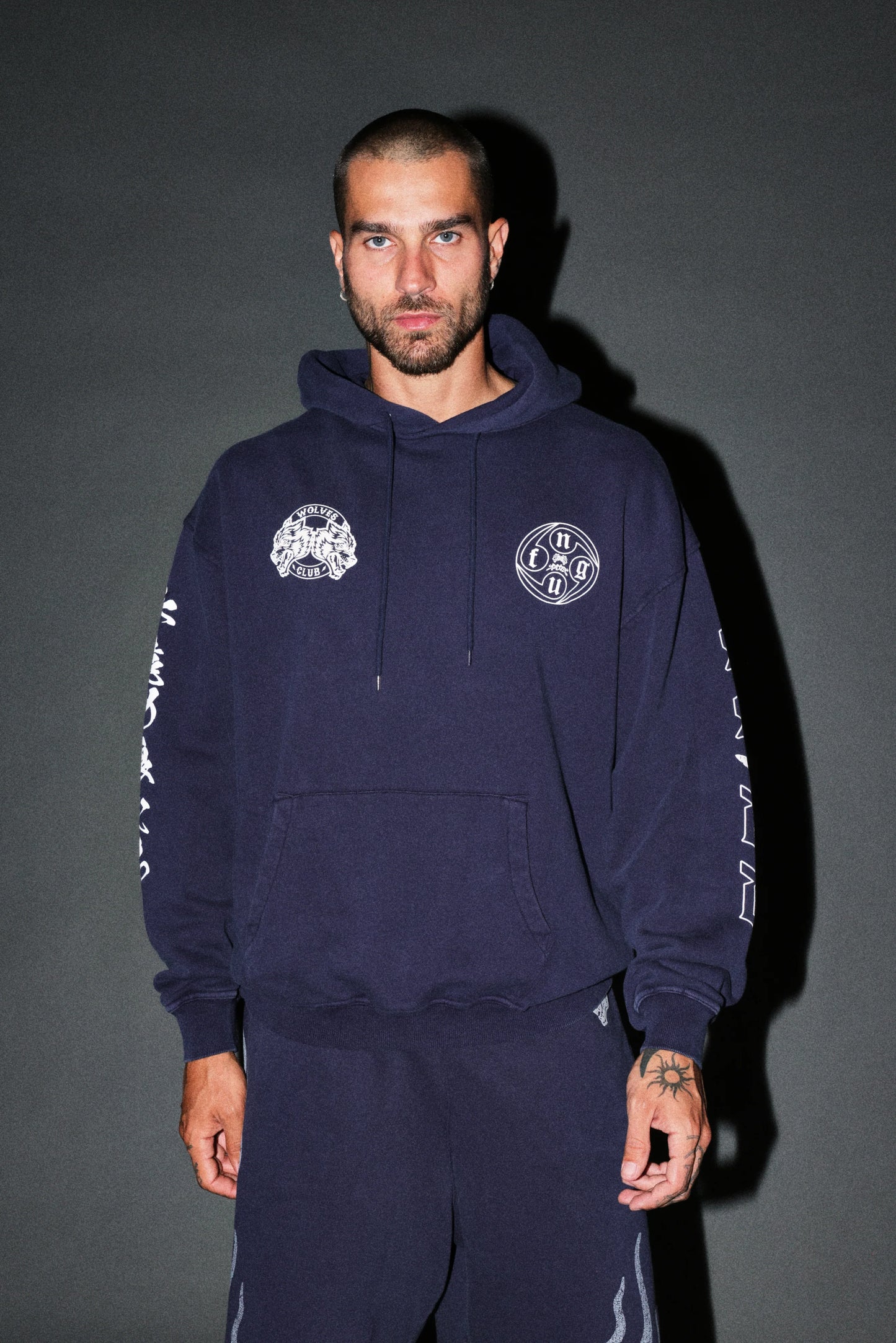 DS-0323 KAZOKU OKAMI BISHOP HOODIE IN NAVY