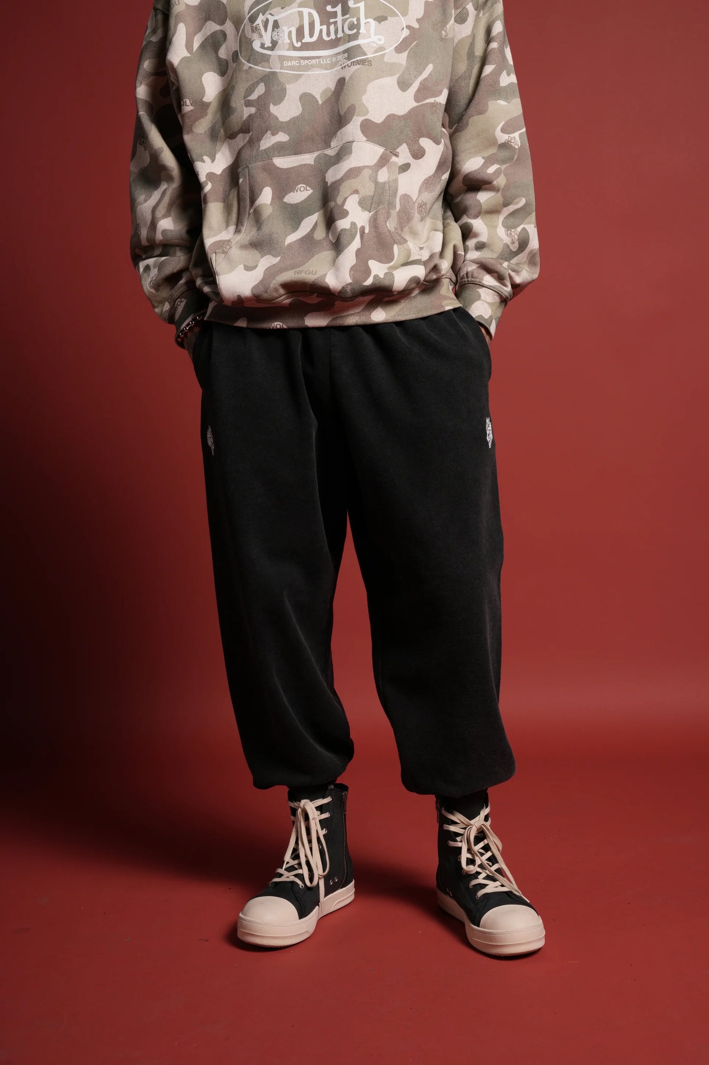 DS/VD-0084 Dual Wolf Unisex Lounger Sweat Pants in Black