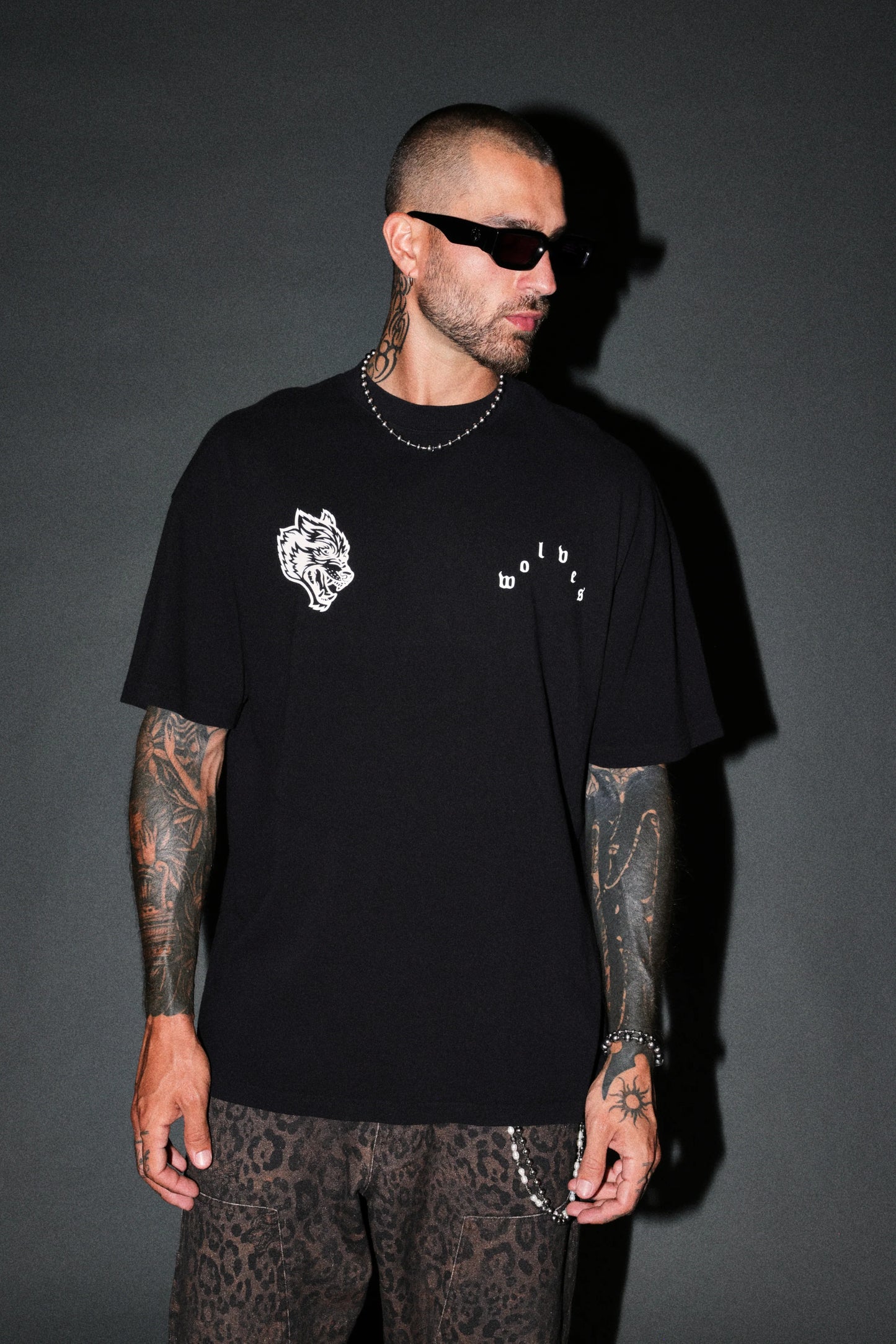 DS-0320 SHAO KAHN PREMIUM OVERSIZED TEE IN BLACK