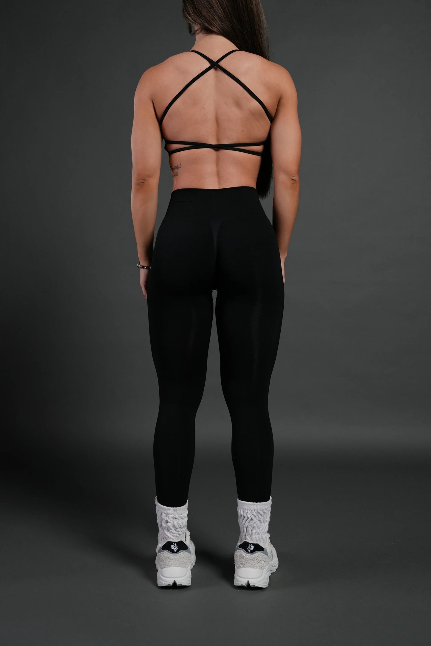DSHE-0042 Wolves Pyramid “Skylar” Soft Seamless Leggings in Black