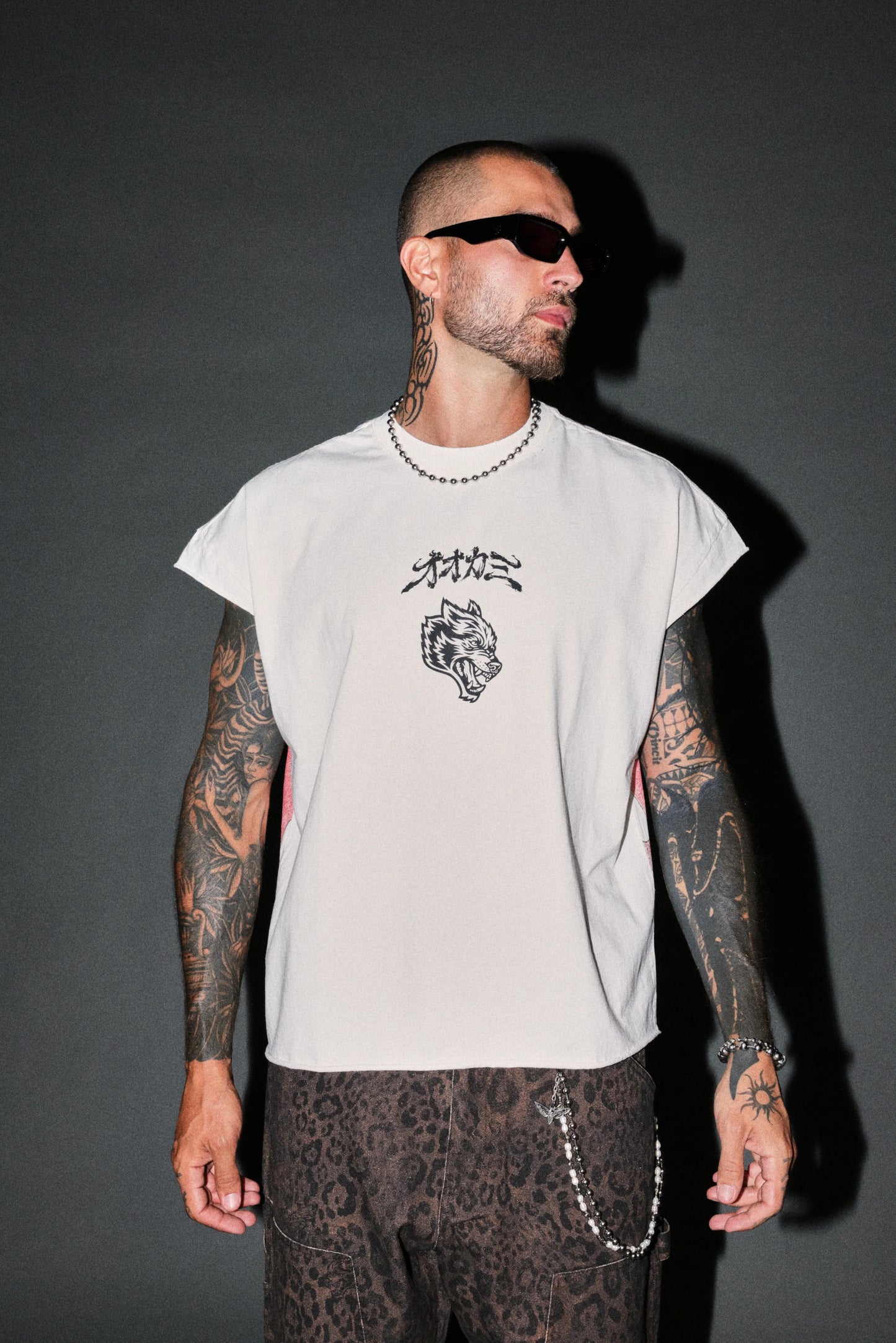 DS-0315 OUR CODE DISTRESSED GRUNGE CUT OFF MID LENGTH RAW HEM TEE IN CREAM