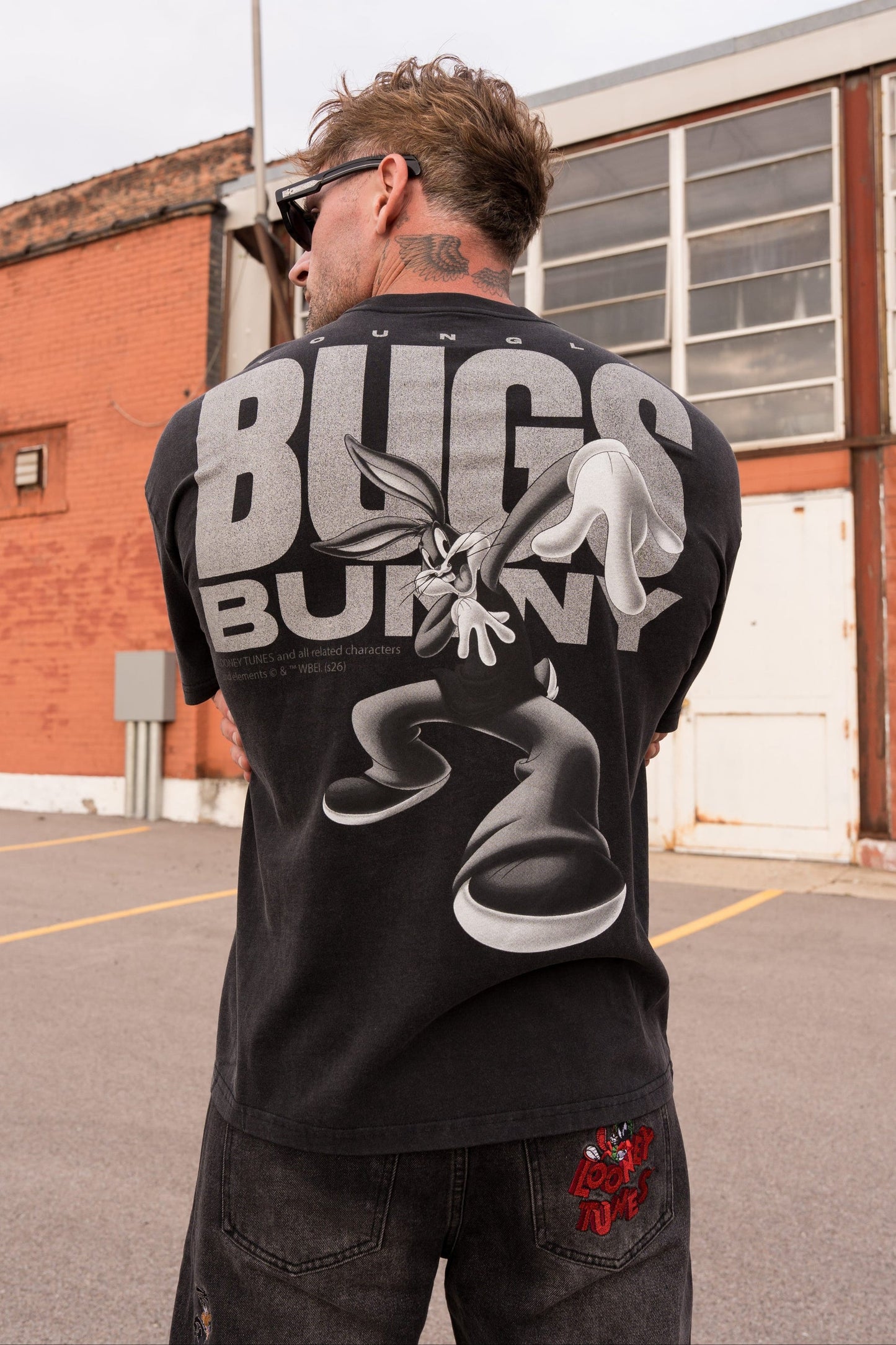 4291 - Looney Tunes Vintage Tees - Bugs Breakdance