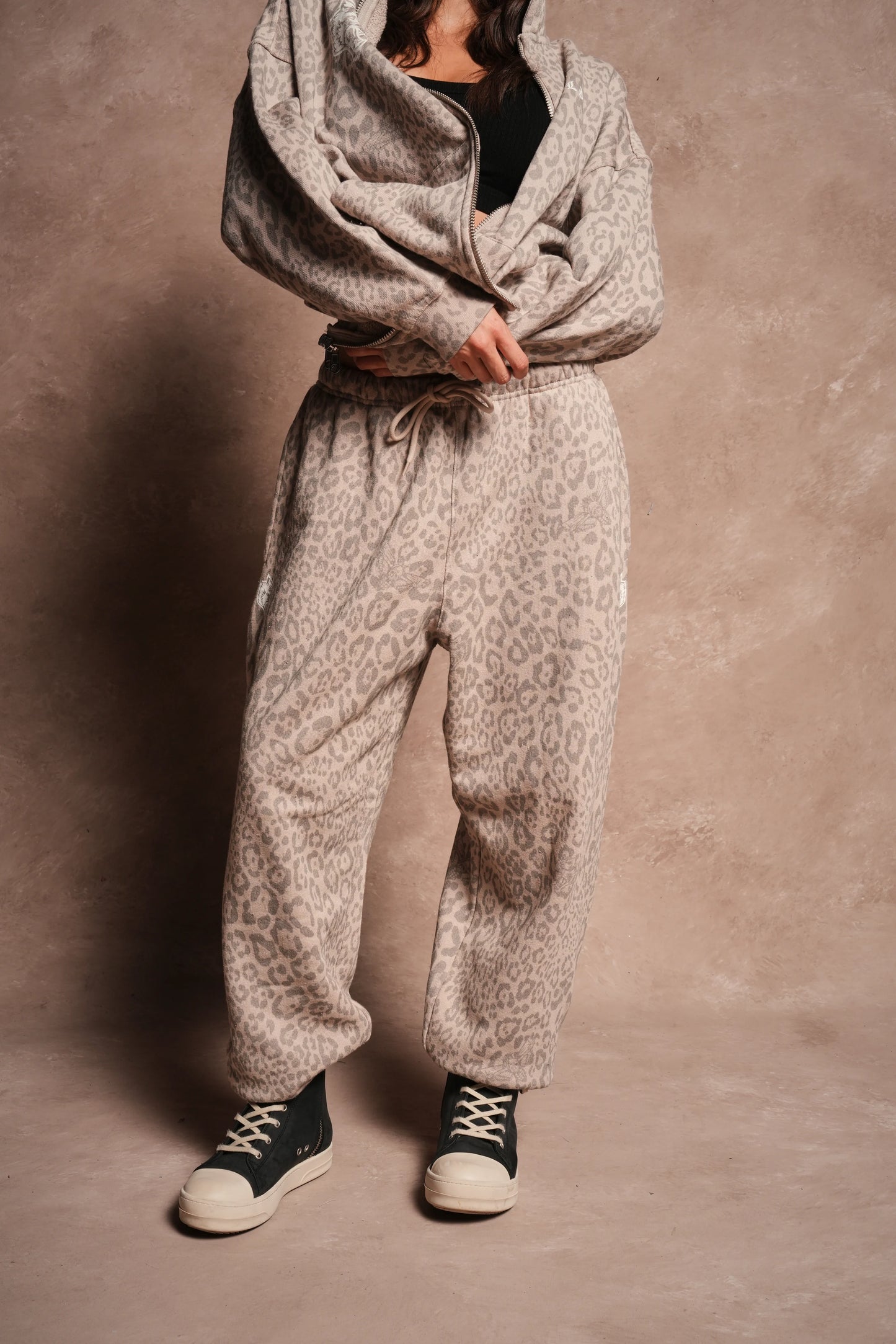 DSHE-0080 DUAL PREMIUM LOUNGER SWEATPANTS IN CLAY LEOPARD