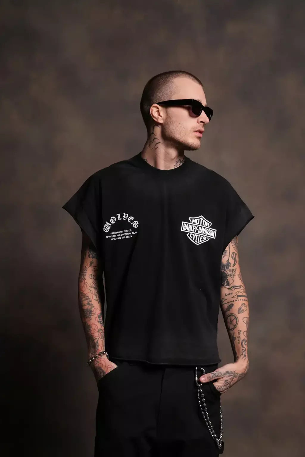 DS/HAR-0062 Iron Lighting “Grunge” Cut-Off Tee in Black Drift Wash