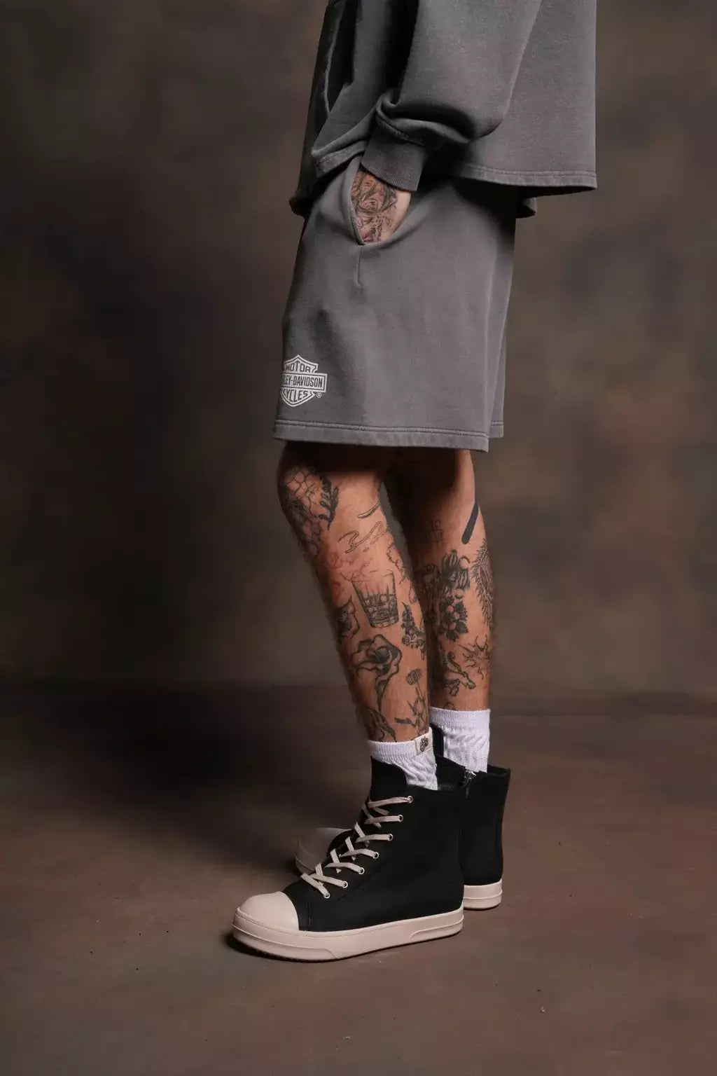 DS/HAR-0067 Harley-Davidson Wolves Oversized Post Lounge Sweat Shorts V2 in Slate Gray