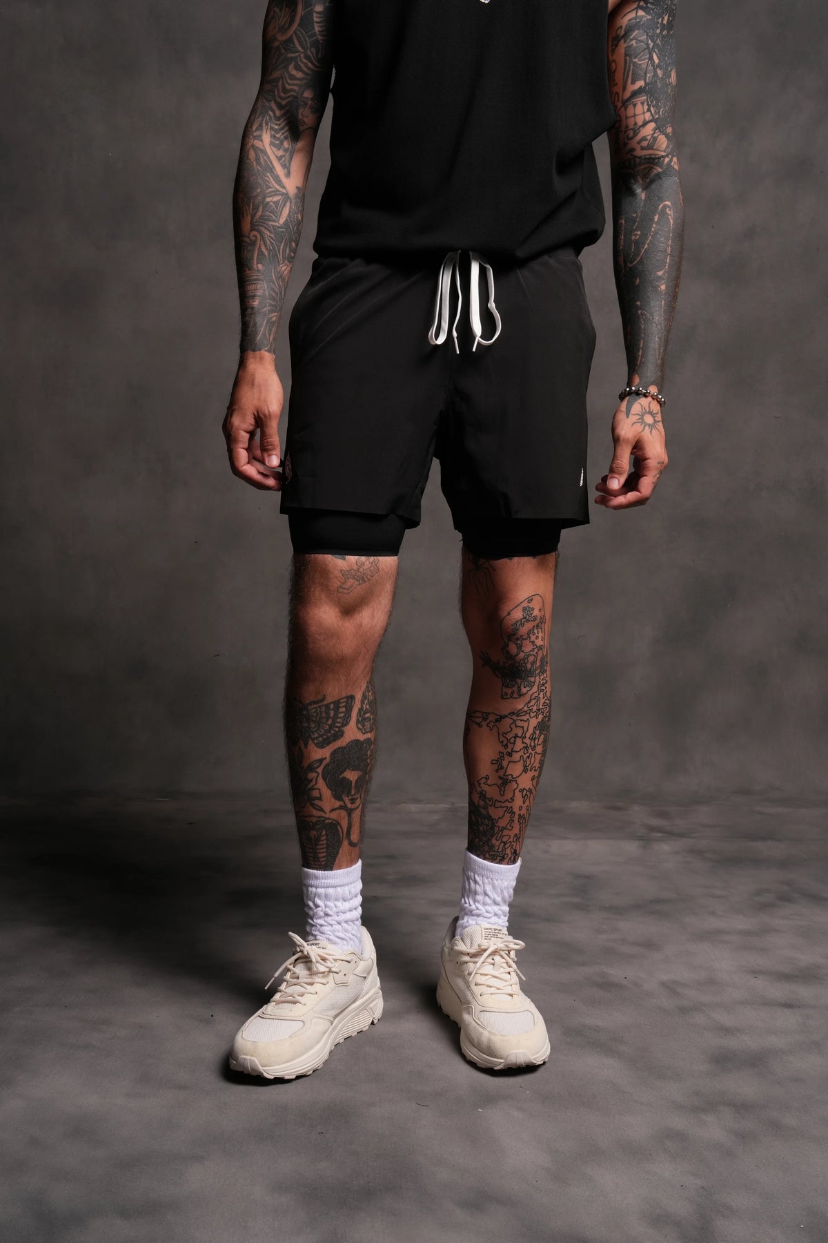 DS-0158 DUAL COMPRESSION SHORTS IN BLACK