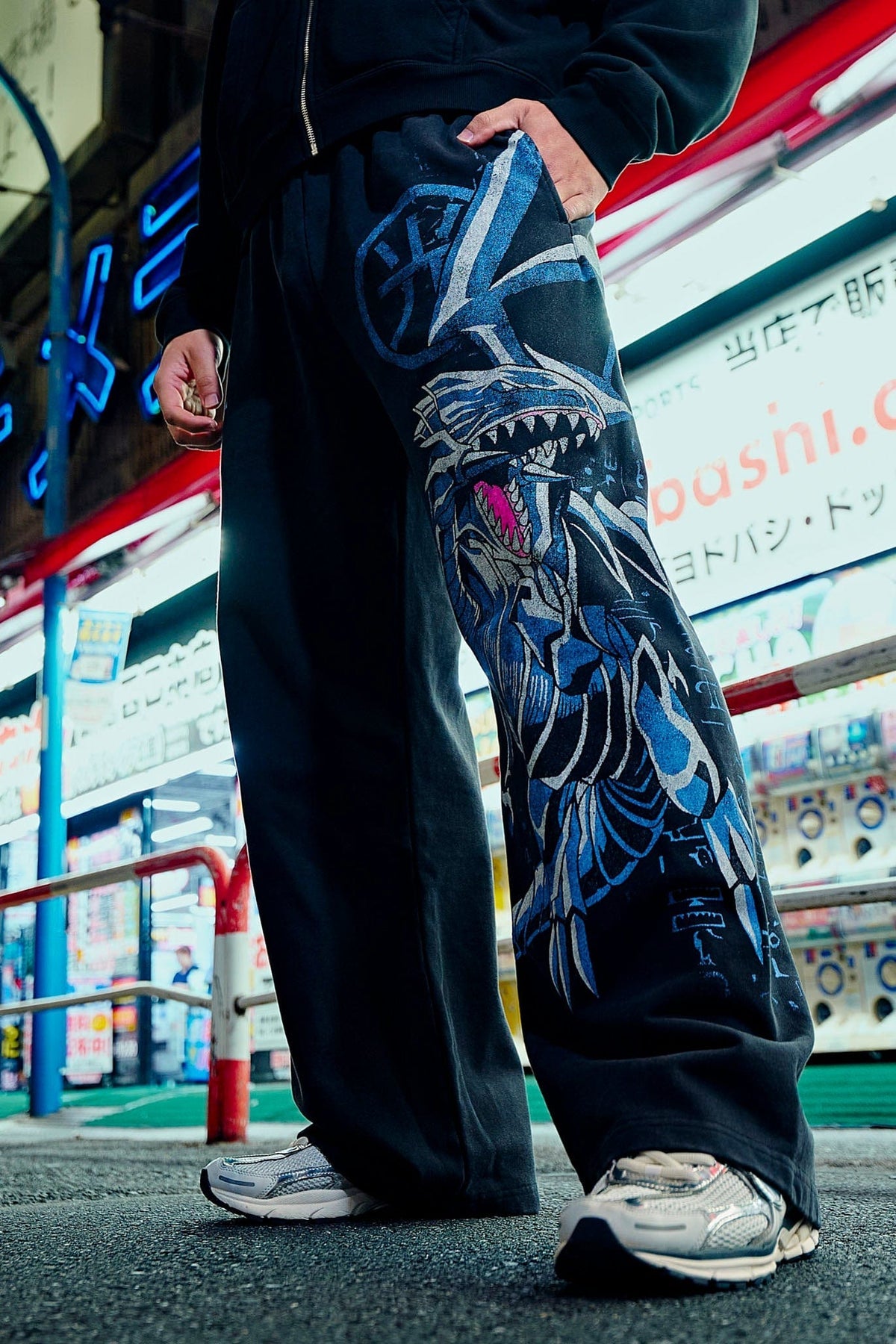 2004 - Yu-Gi-Oh! ® Sweats - Winged Blue Eyes