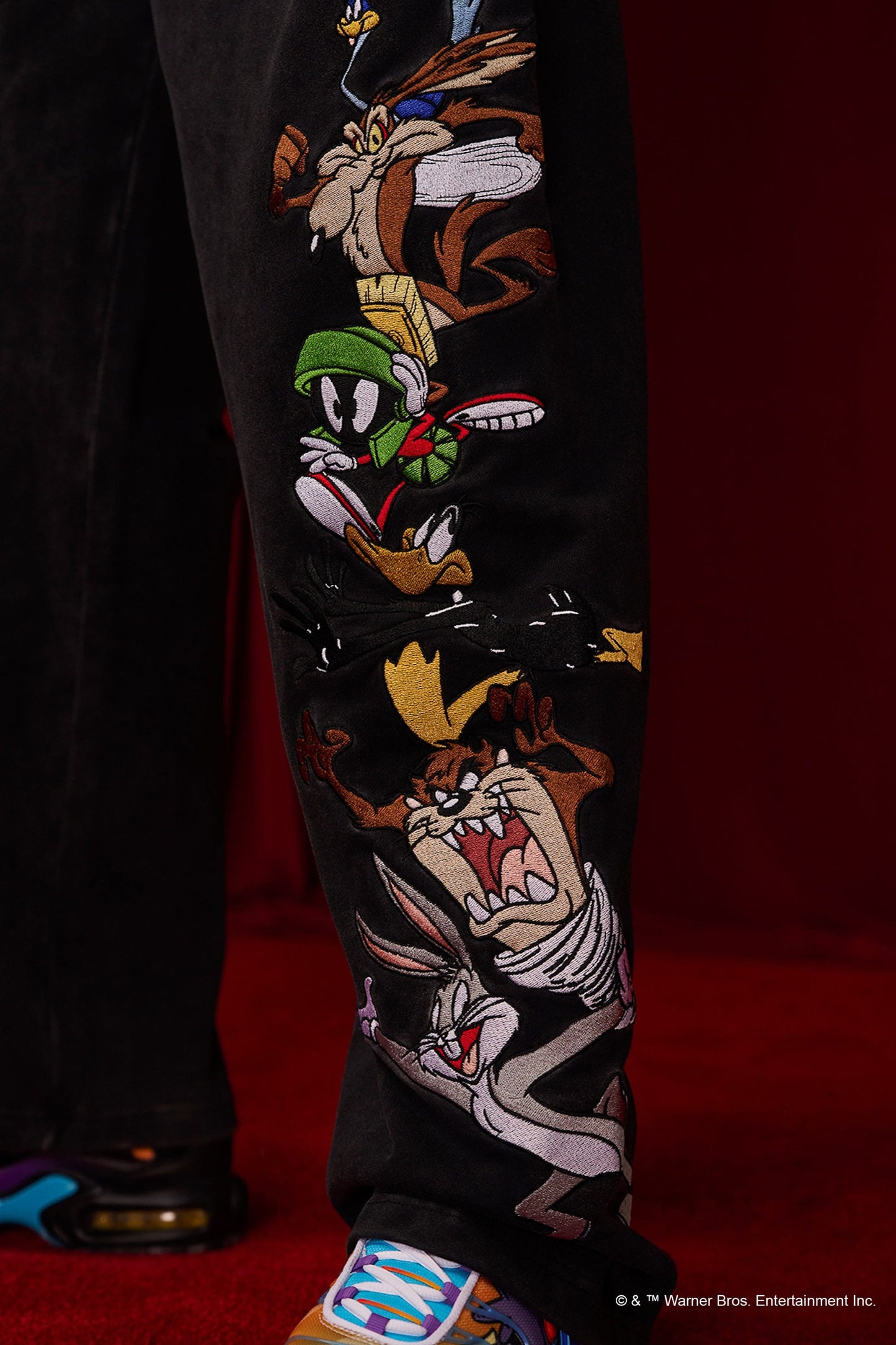 2183 - Looney Tunes Squad Sweats - The Crew