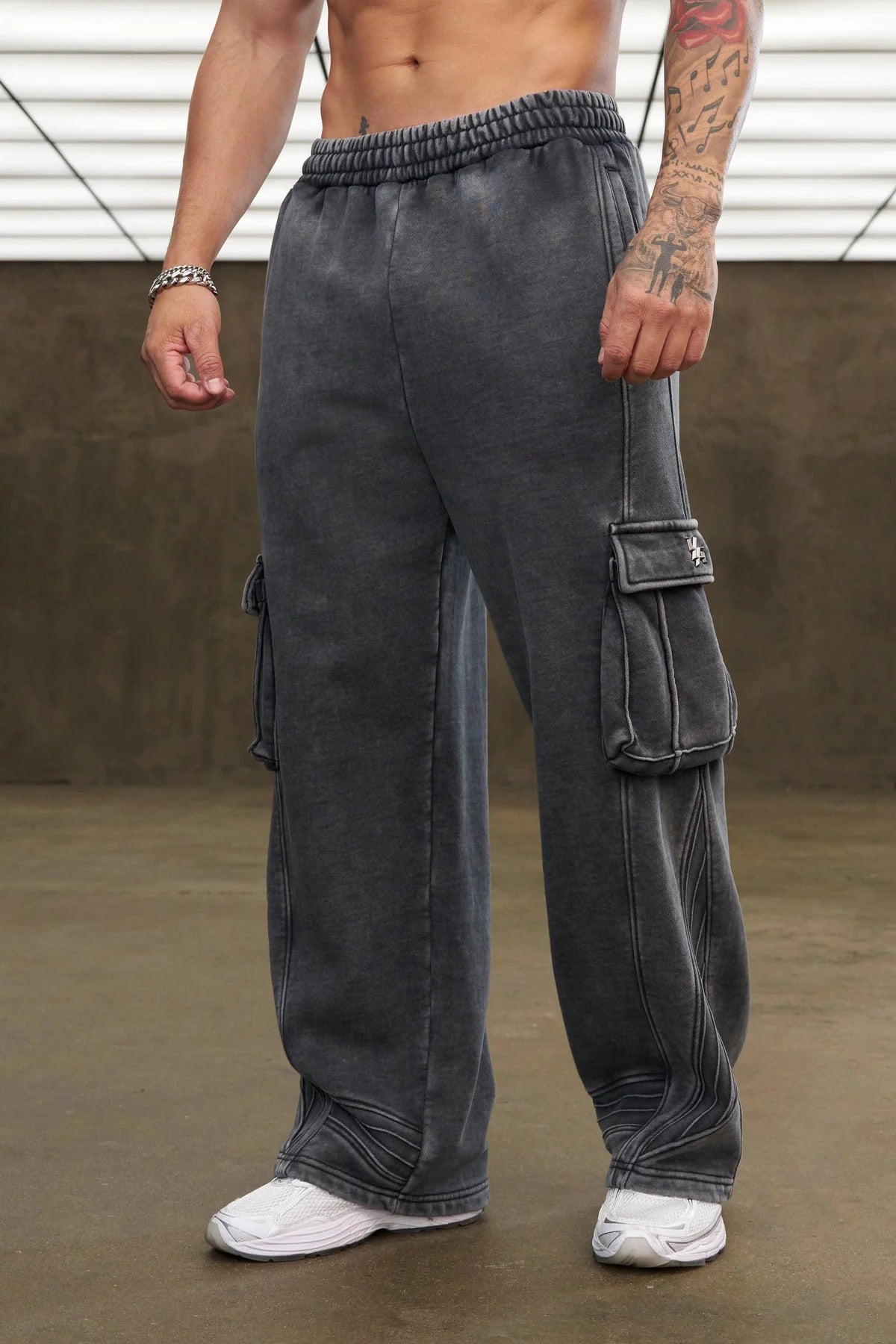 2131 - BATMAN ARMORED SWEATS - GREY WASH