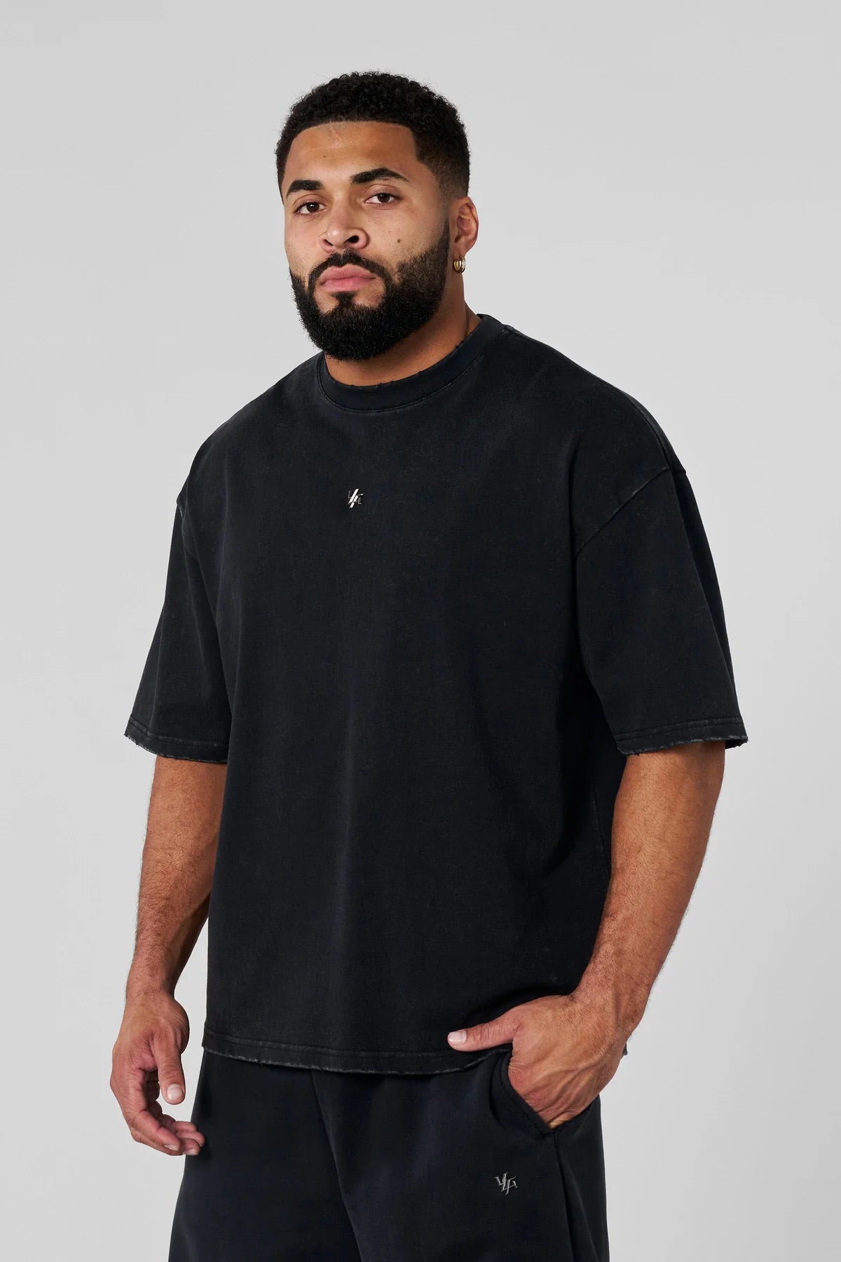 4153 - ELEVATED ESSENTIALS - RELAXED TEE - BLACK WASH