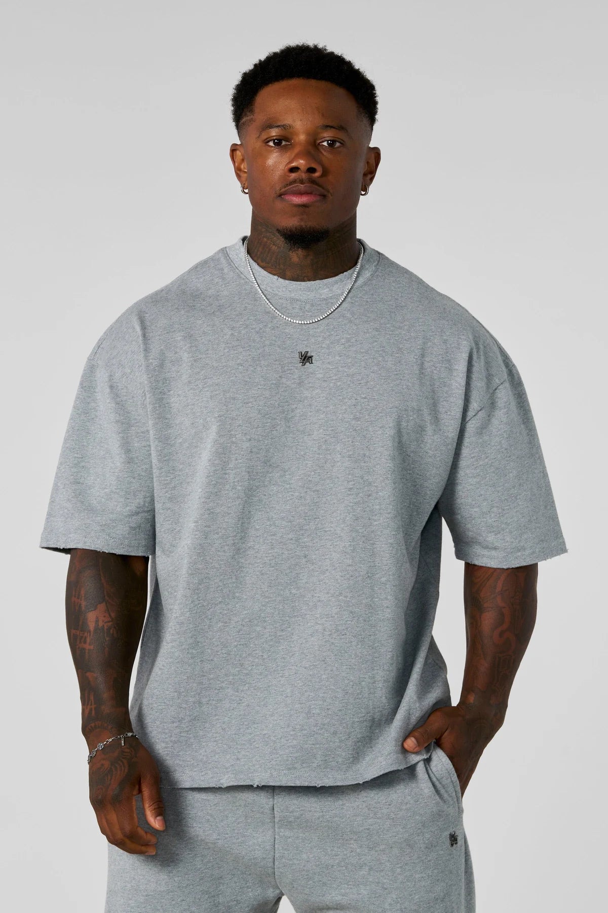 4153 - ELEVATED ESSENTIALS - RELAXED TEE - HEATHER GREY