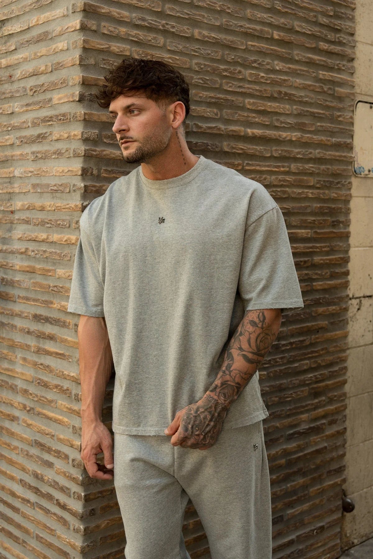 4153 - ELEVATED ESSENTIALS - RELAXED TEE - HEATHER GREY